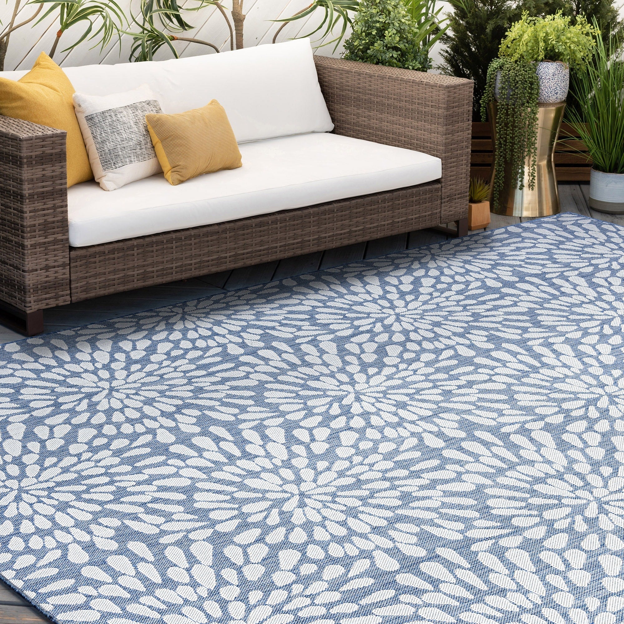 Exo Coastal Floral Indoor/Outdoor Area Rug