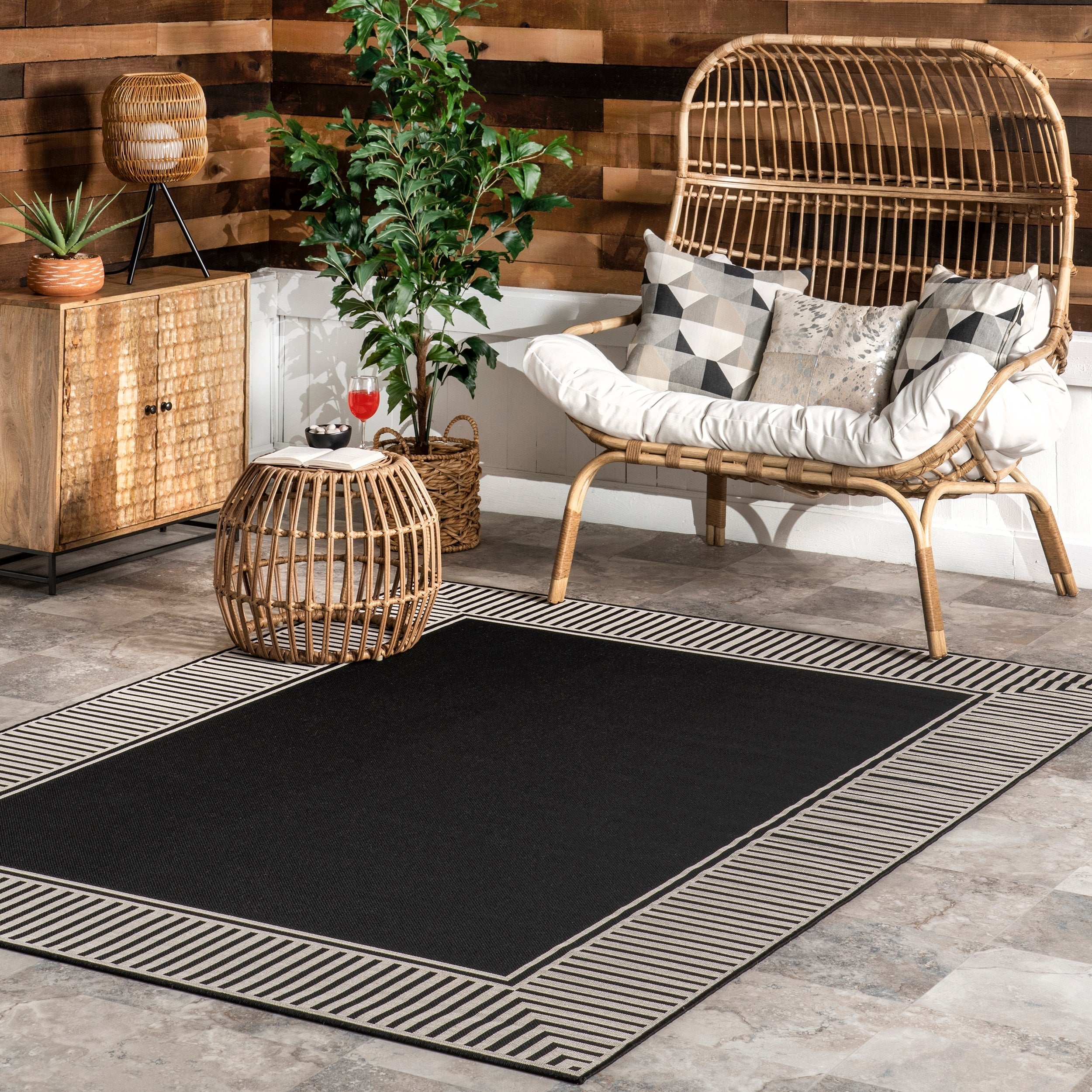 Nuloom Leah Classic Bordered Indoor/Outdoor Area Rug