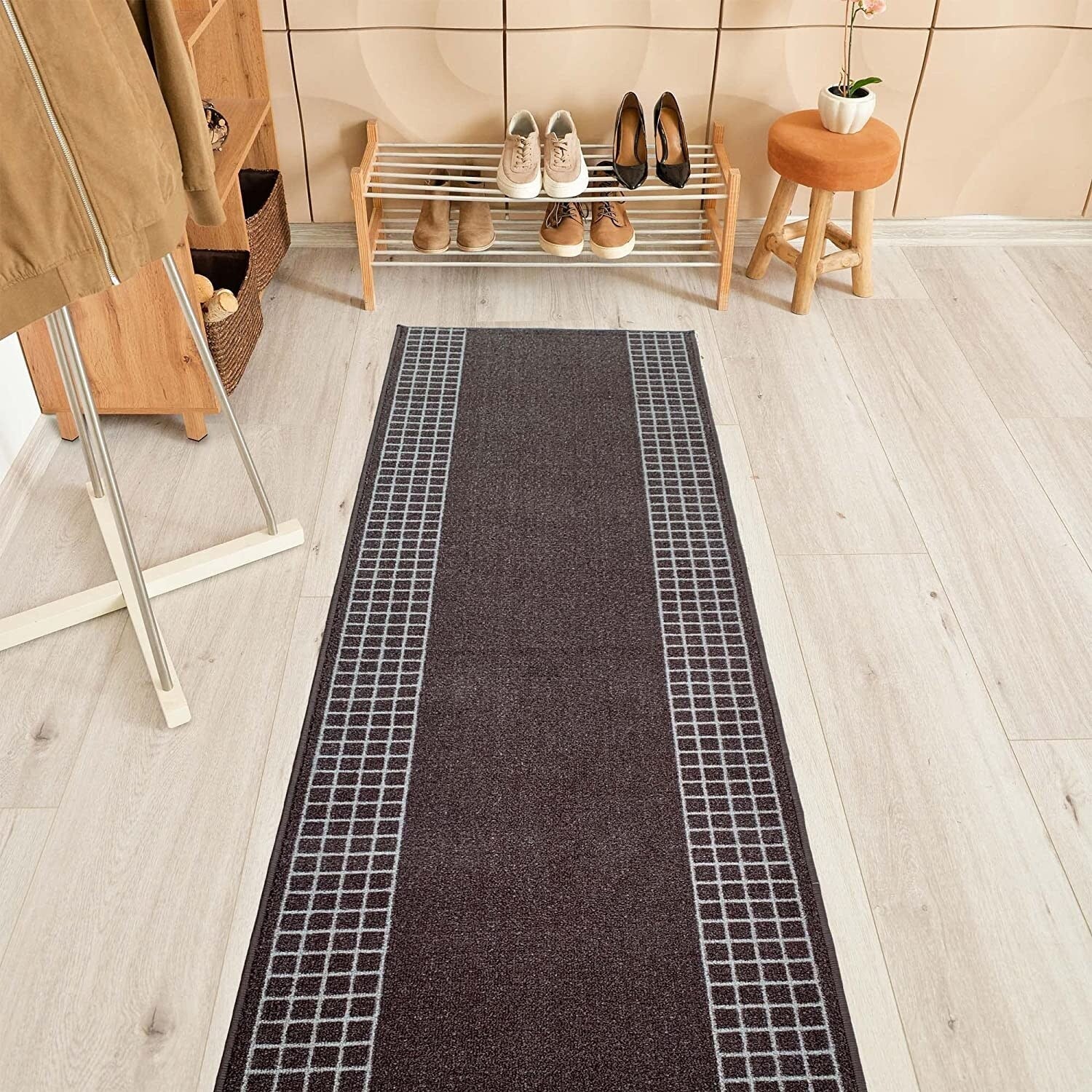 Checkered Border Non-slip Contemporary 26-inch Wide Runner Rug