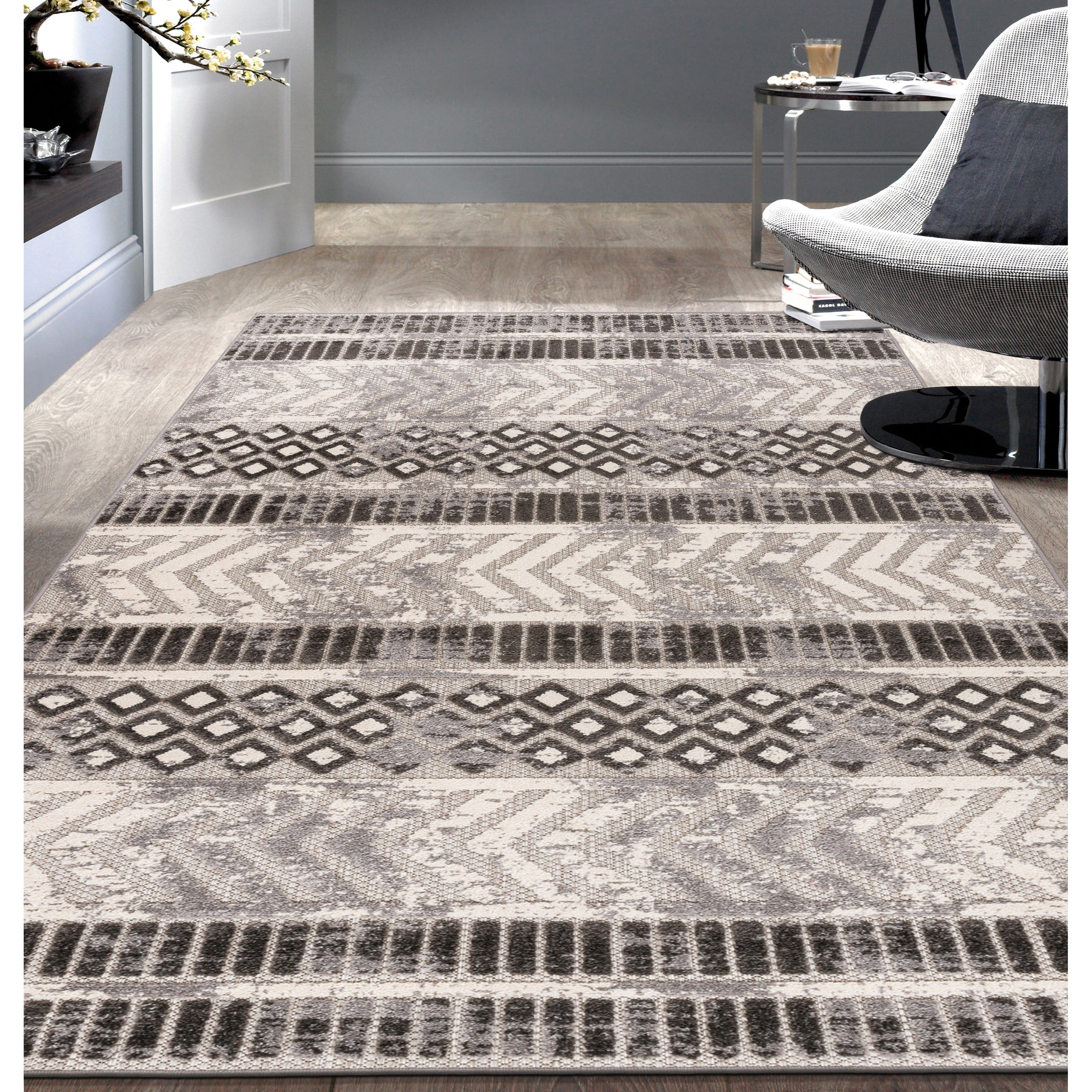 World Rug Gallery Distressed Geometric Indoor/Outdoor Area Rug