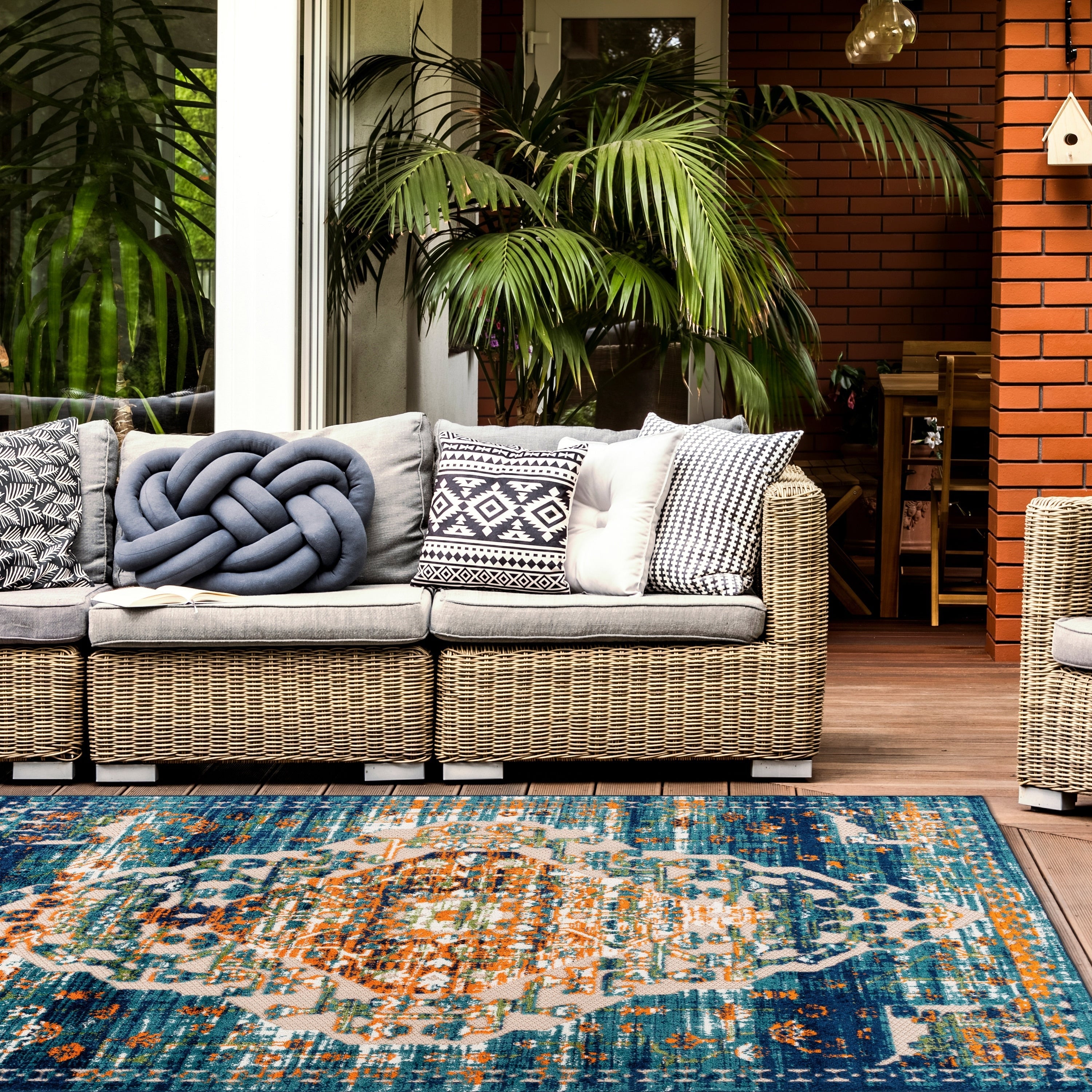World Rug Gallery Distressed Traditional Indoor/Outdoor Area Rug