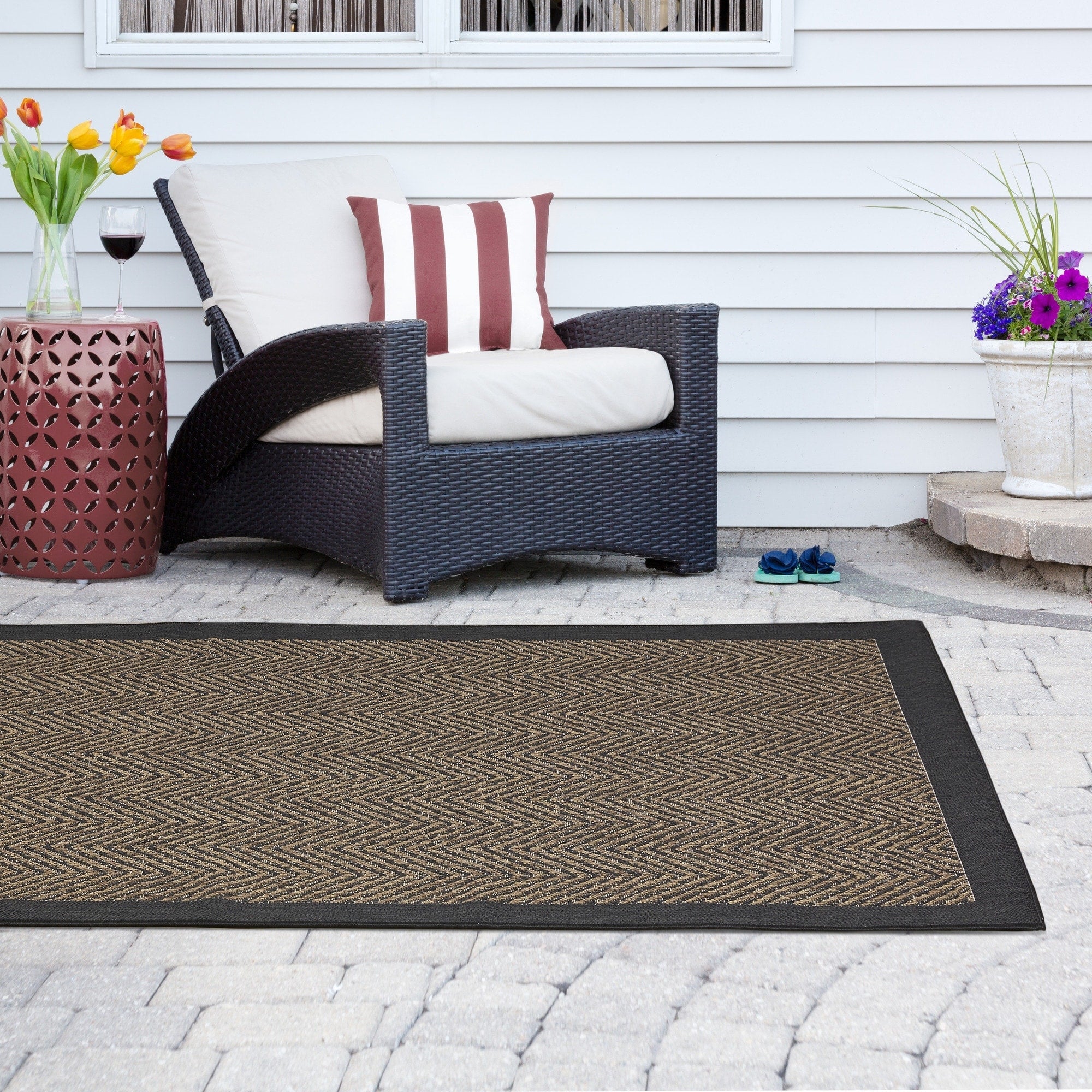 Madison Park Hurley Natural/ Black Textured Chevron Indoor/Outdoor Rug