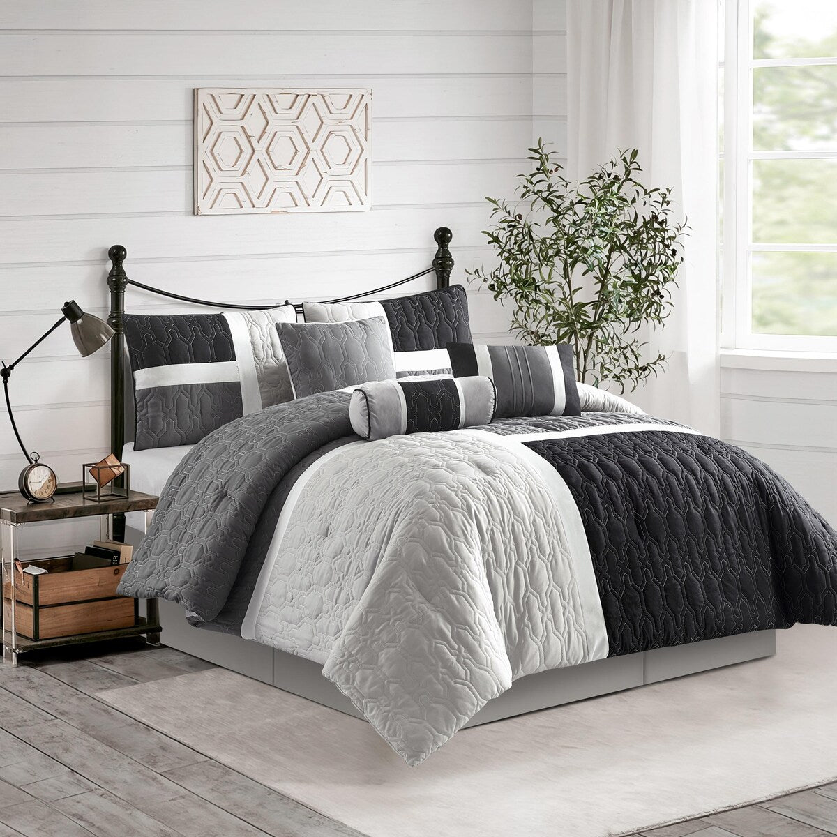 Nanshing Blake 7 Piece Modern Colorblock Comforter Set