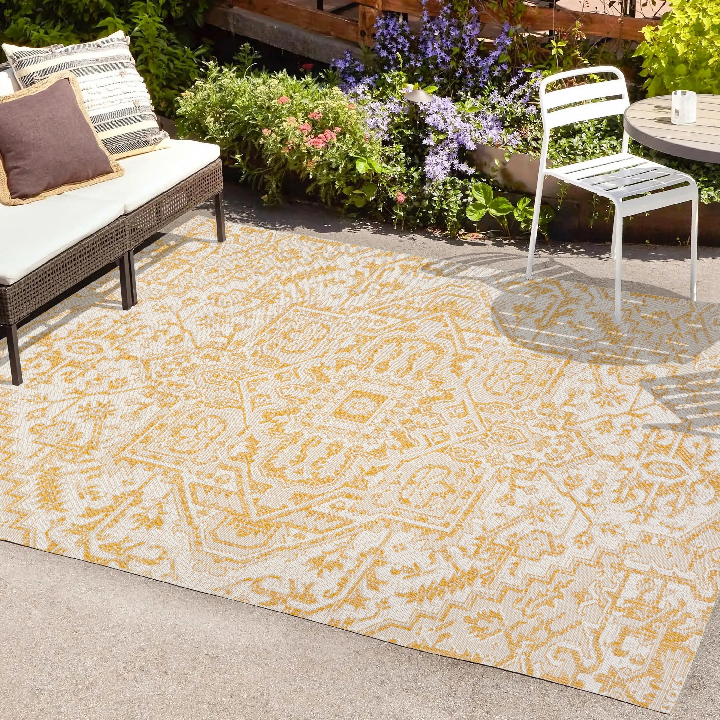 JONATHAN Y Charleston Medallion Indoor/Outdoor Area Rug