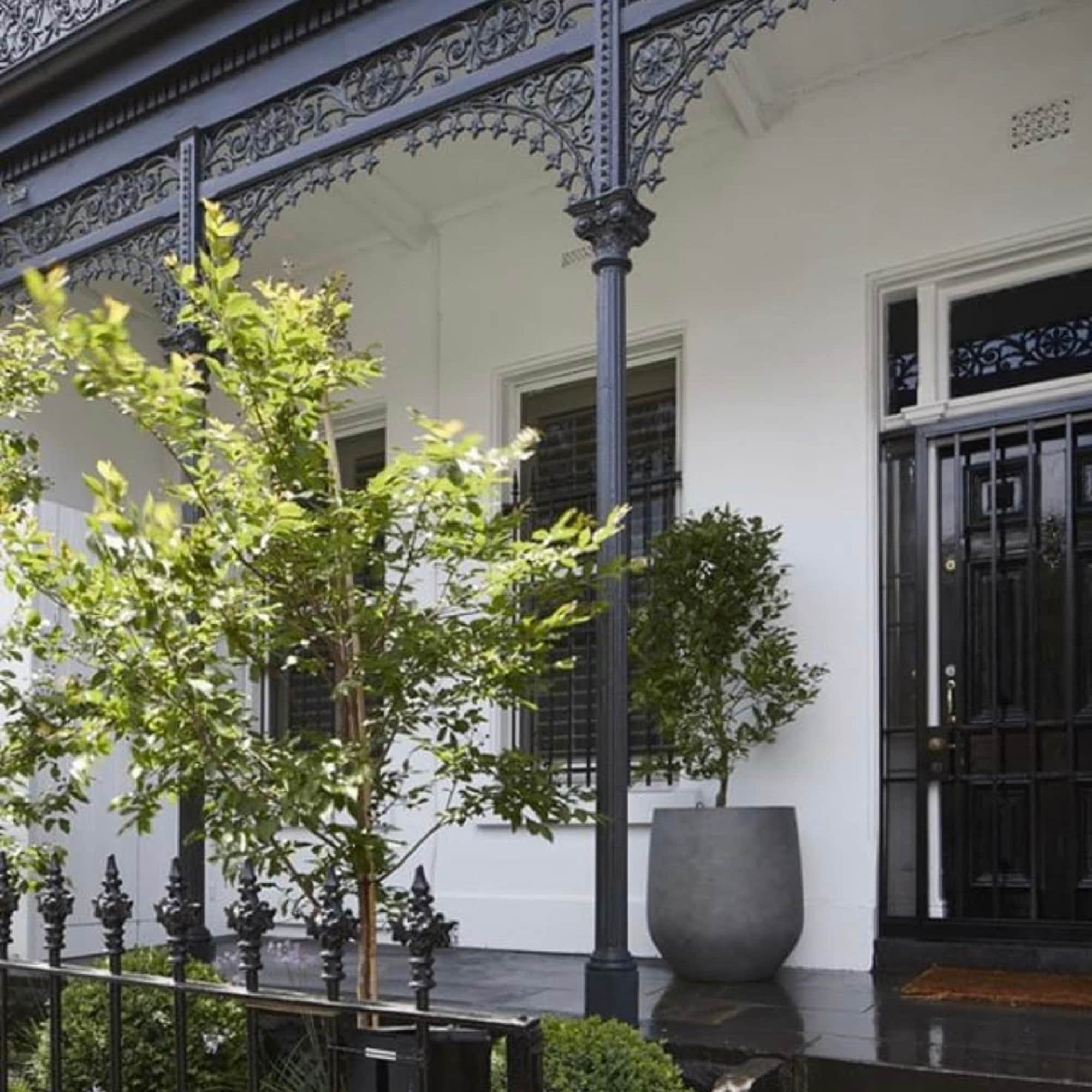 DreamPatio La Mirada 1-piece Fiberstone Tapered Planter for Indoor/Outdoor