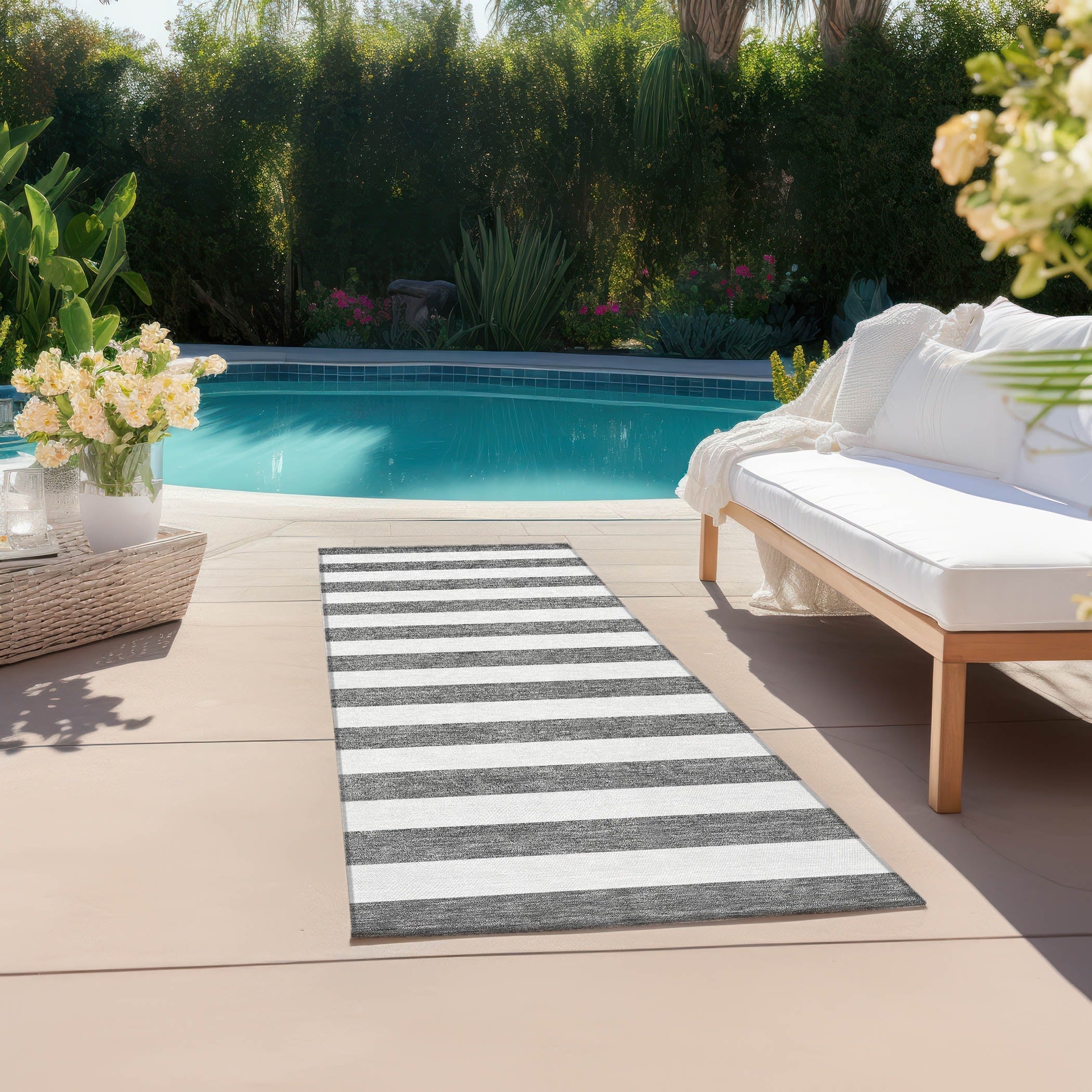 Machine Washable Indoor/ Outdoor Cabana Stripe Chantille Rug