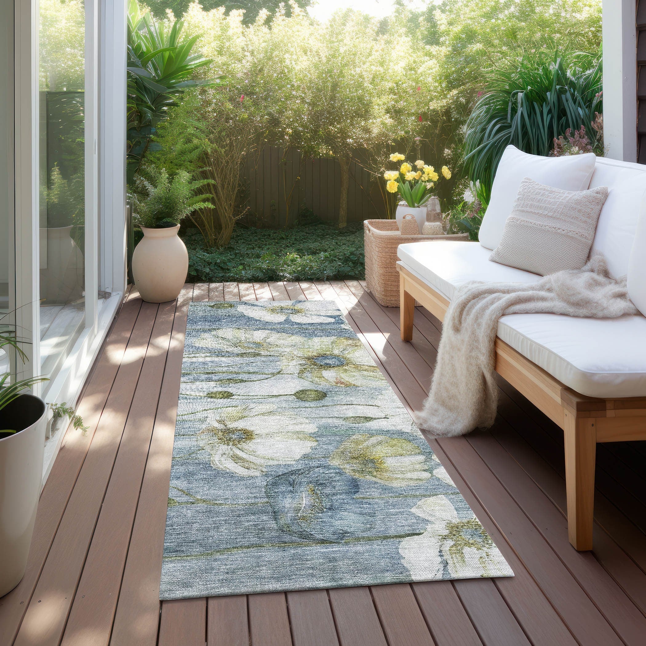 Machine Washable Indoor/ Outdoor Chantille Modern Floral Rug