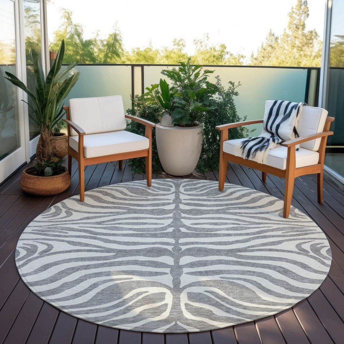 Machine Washable Indoor/ Outdoor Modern Animal Print Chantille Rug