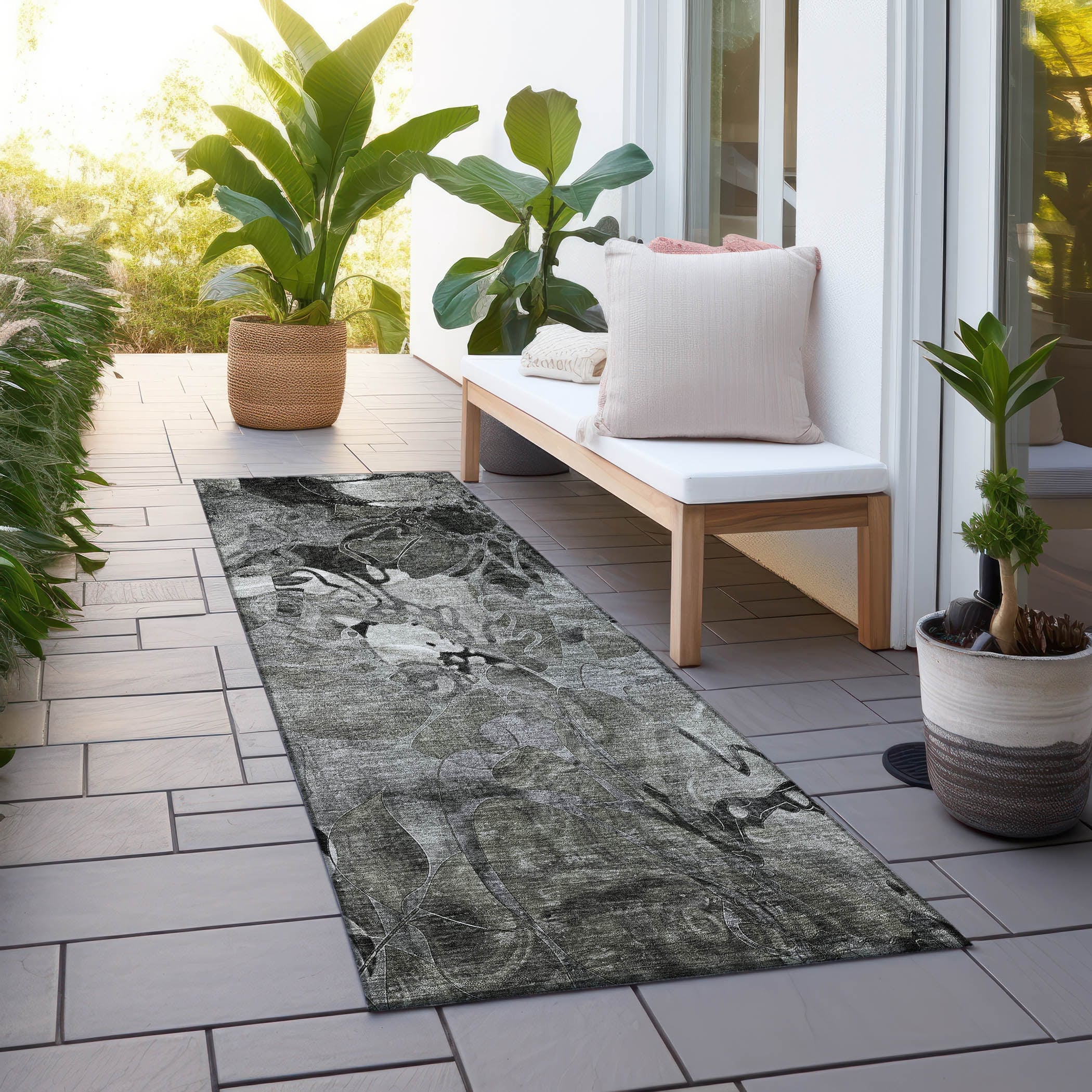 Machine Washable Indoor/ Outdoor Modern Floral Chantille Rug