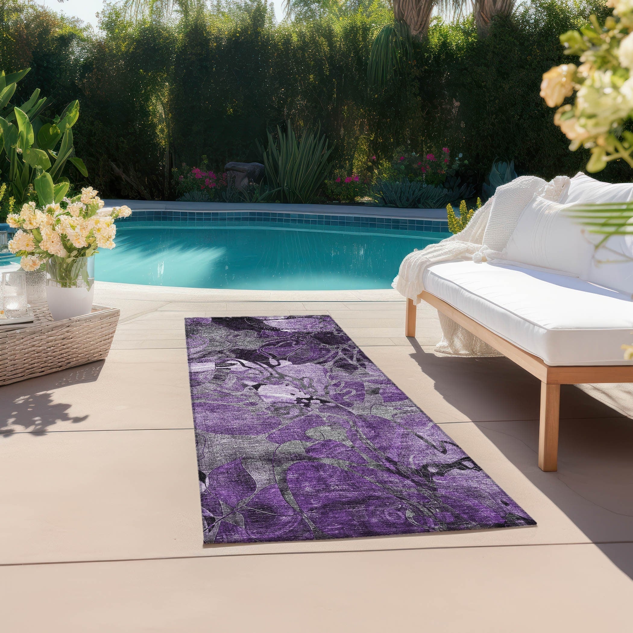 Machine Washable Indoor/ Outdoor Modern Floral Chantille Rug