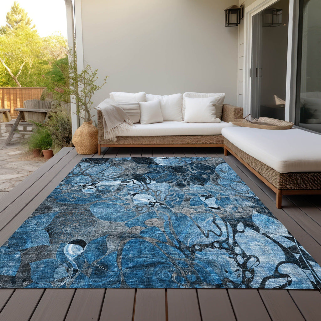 Machine Washable Indoor/ Outdoor Modern Floral Chantille Rug