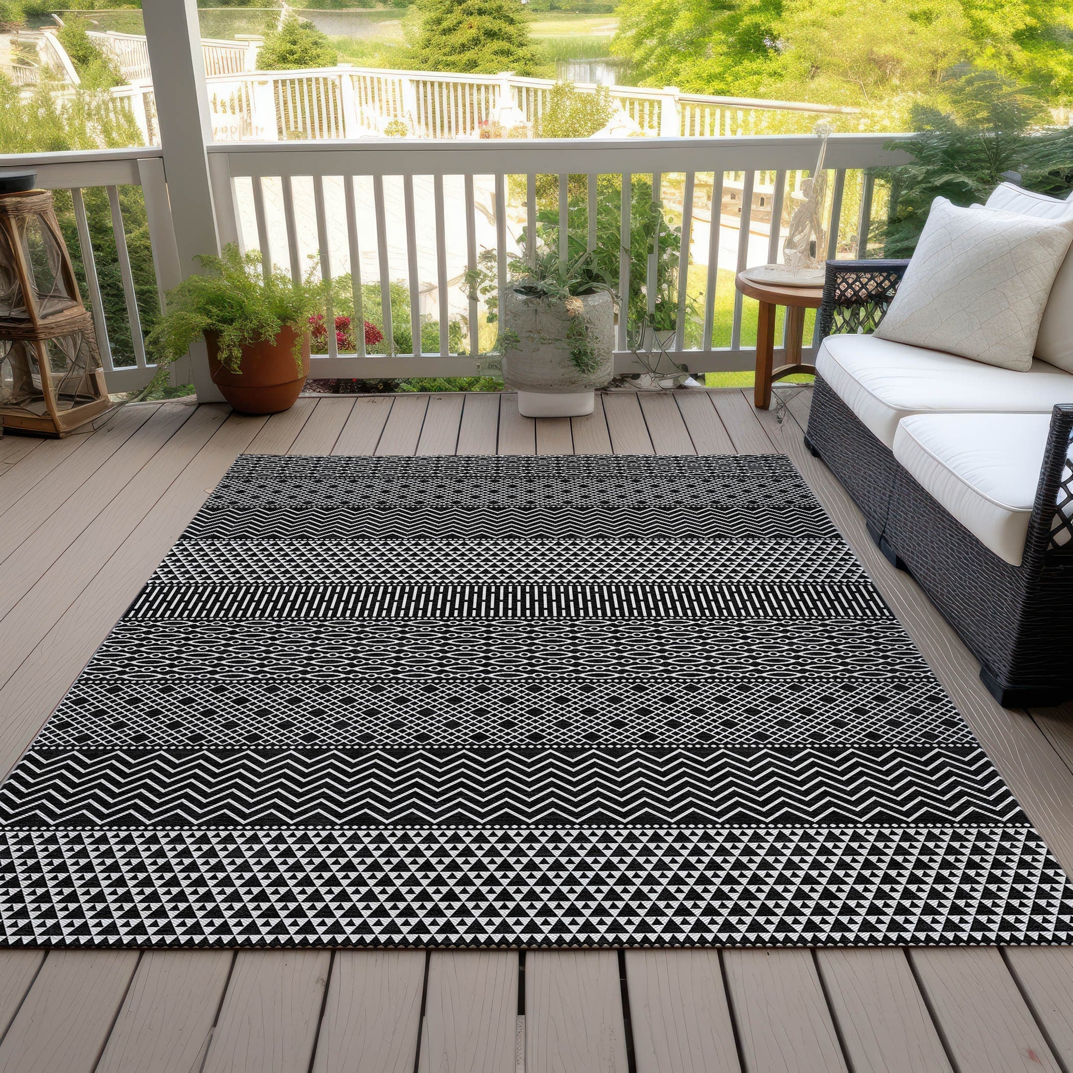 Machine Washable Indoor/ Outdoor Modern Stripes Chantille Rug