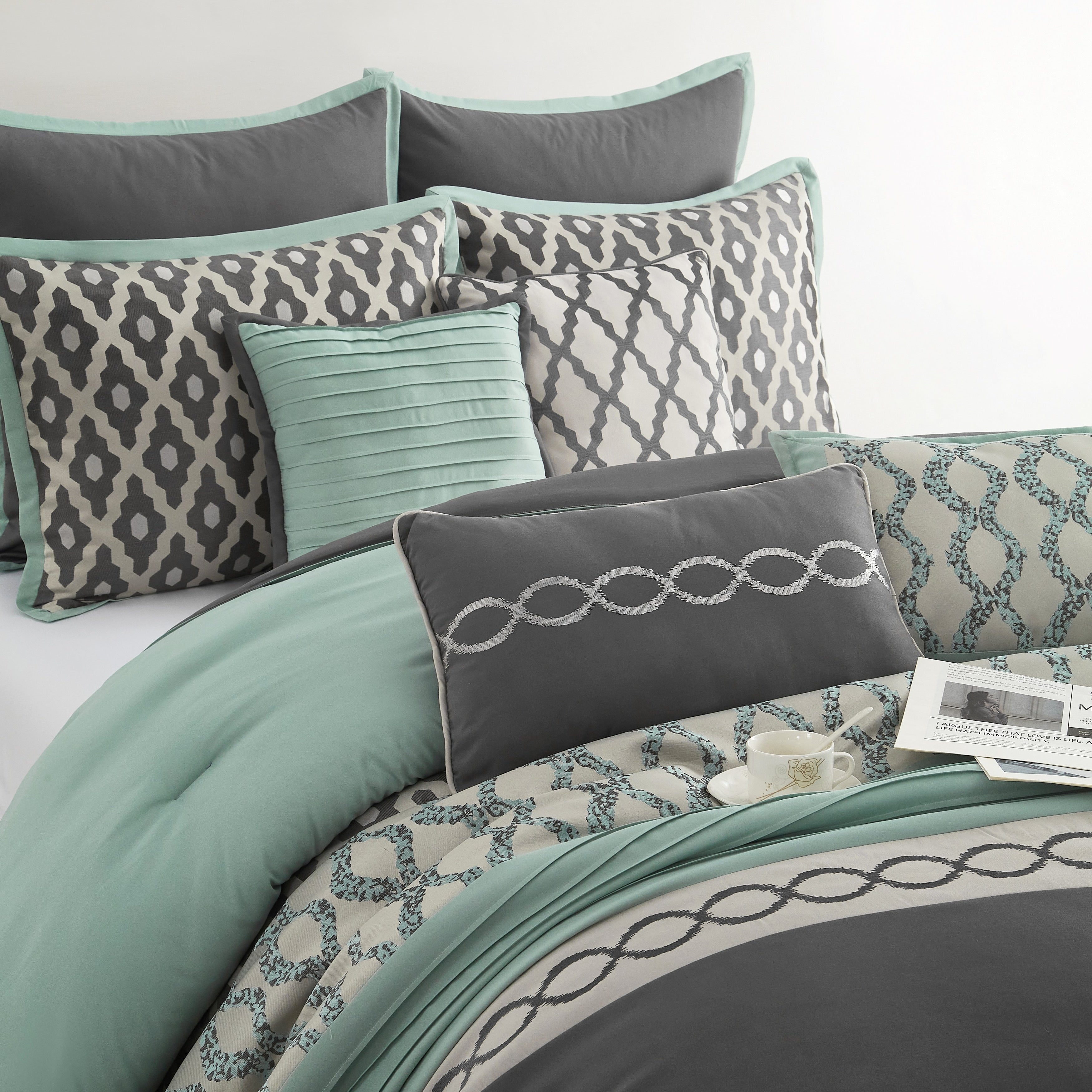 Nanshing Calvin Luxury10-Piece Geometric Comforter Set