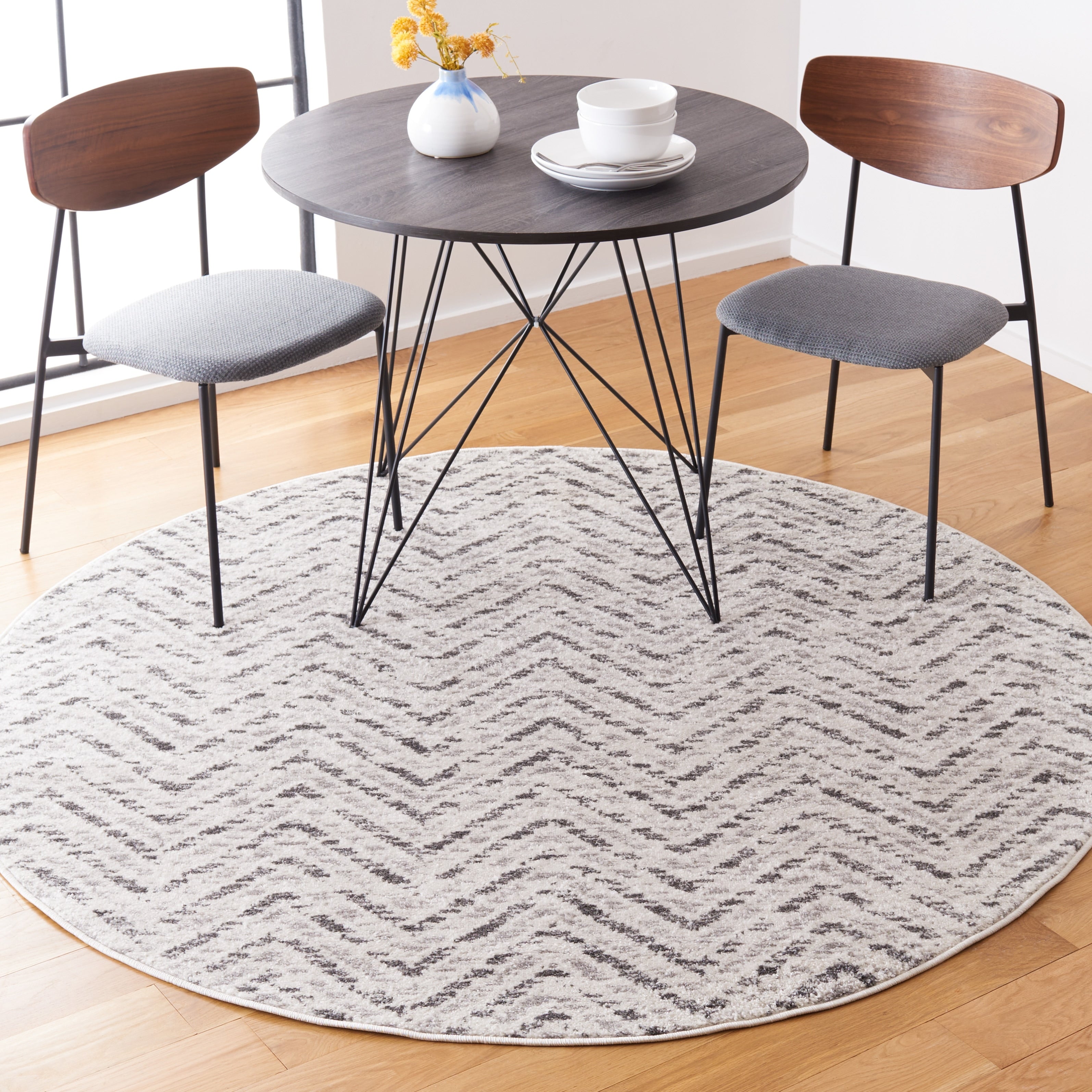 SAFAVIEH Adirondack Hildegard Chevron Distressed Rug