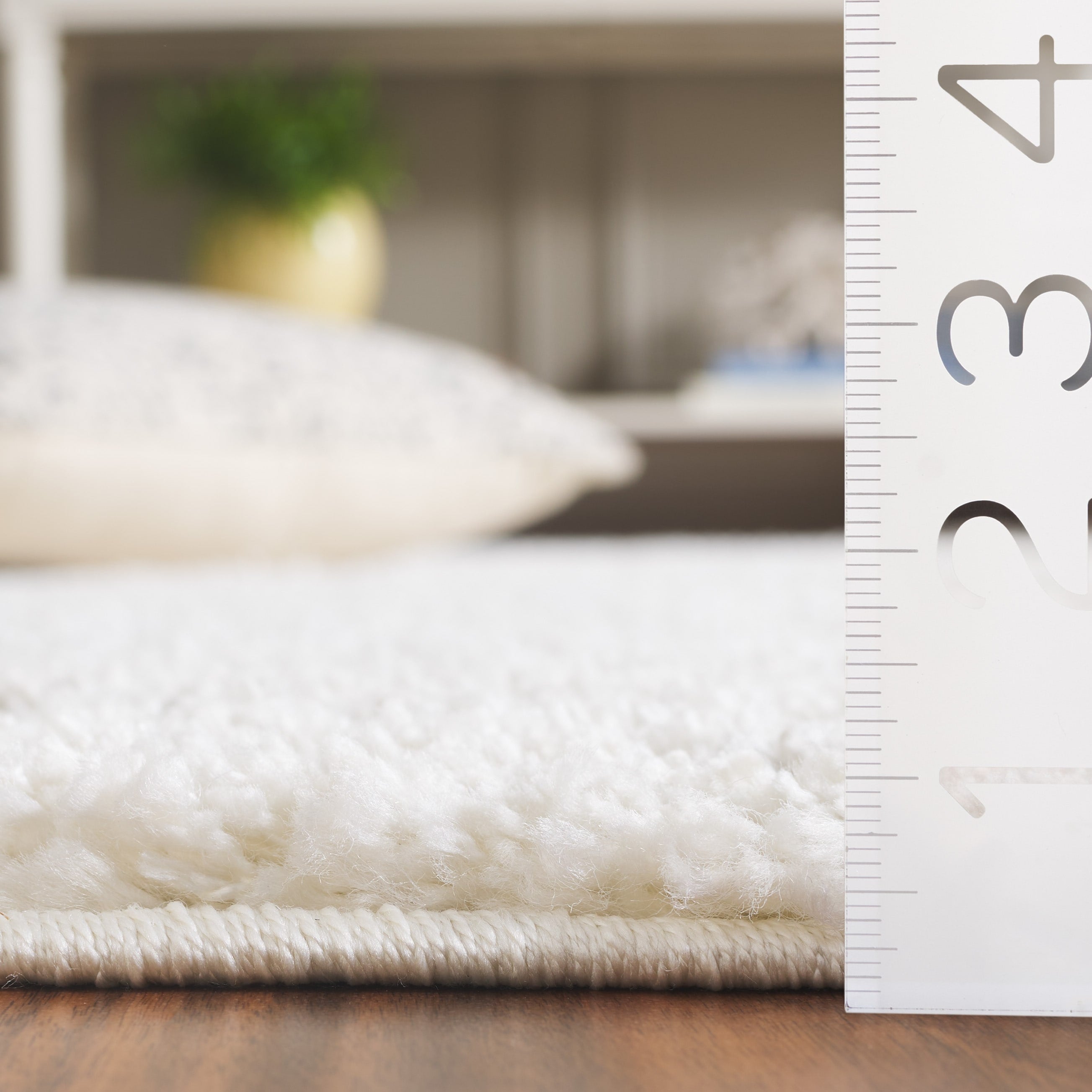 SAFAVIEH Arizona Shag Ghinwa 1.2-inch Thick Rug