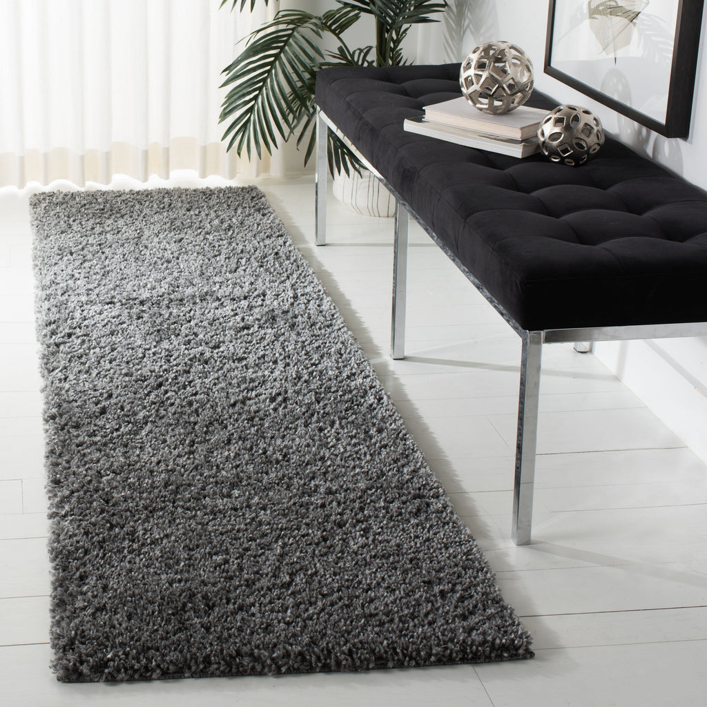 SAFAVIEH August Wilhelma Shag Solid 1.2-inch Thick Area Rug