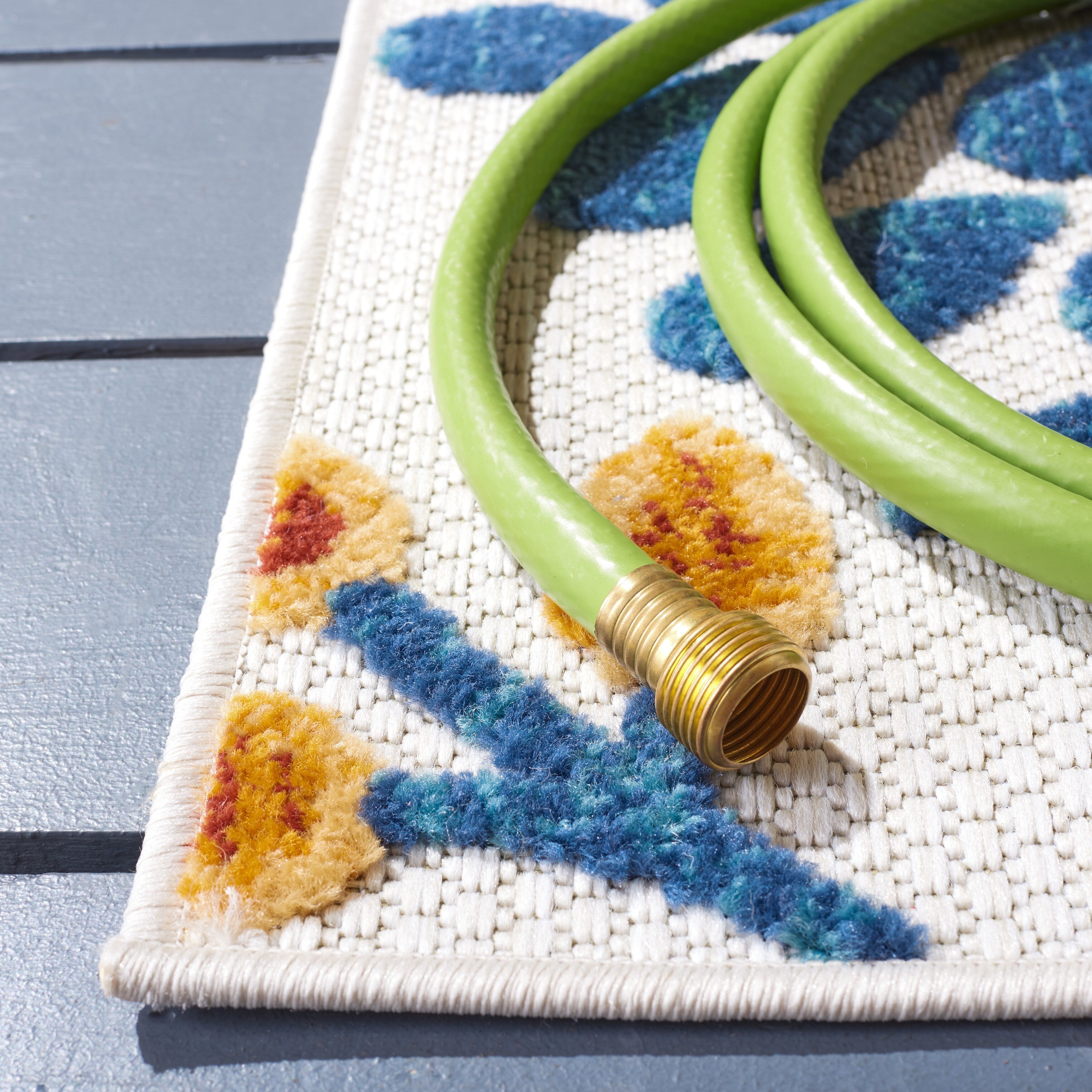 SAFAVIEH Cabana Hillechien Indoor/ Outdoor Waterproof Patio Floral Rug