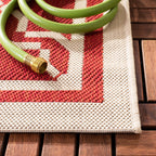 SAFAVIEH Courtyard Thomasina Indoor/ Outdoor Waterproof Patio Backyard Rug