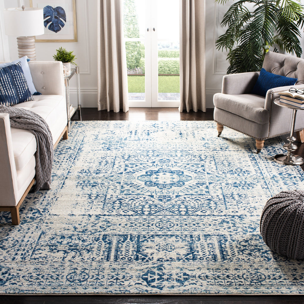 SAFAVIEH Evoke Gioia Vintage Boho Medallion Distressed Rug