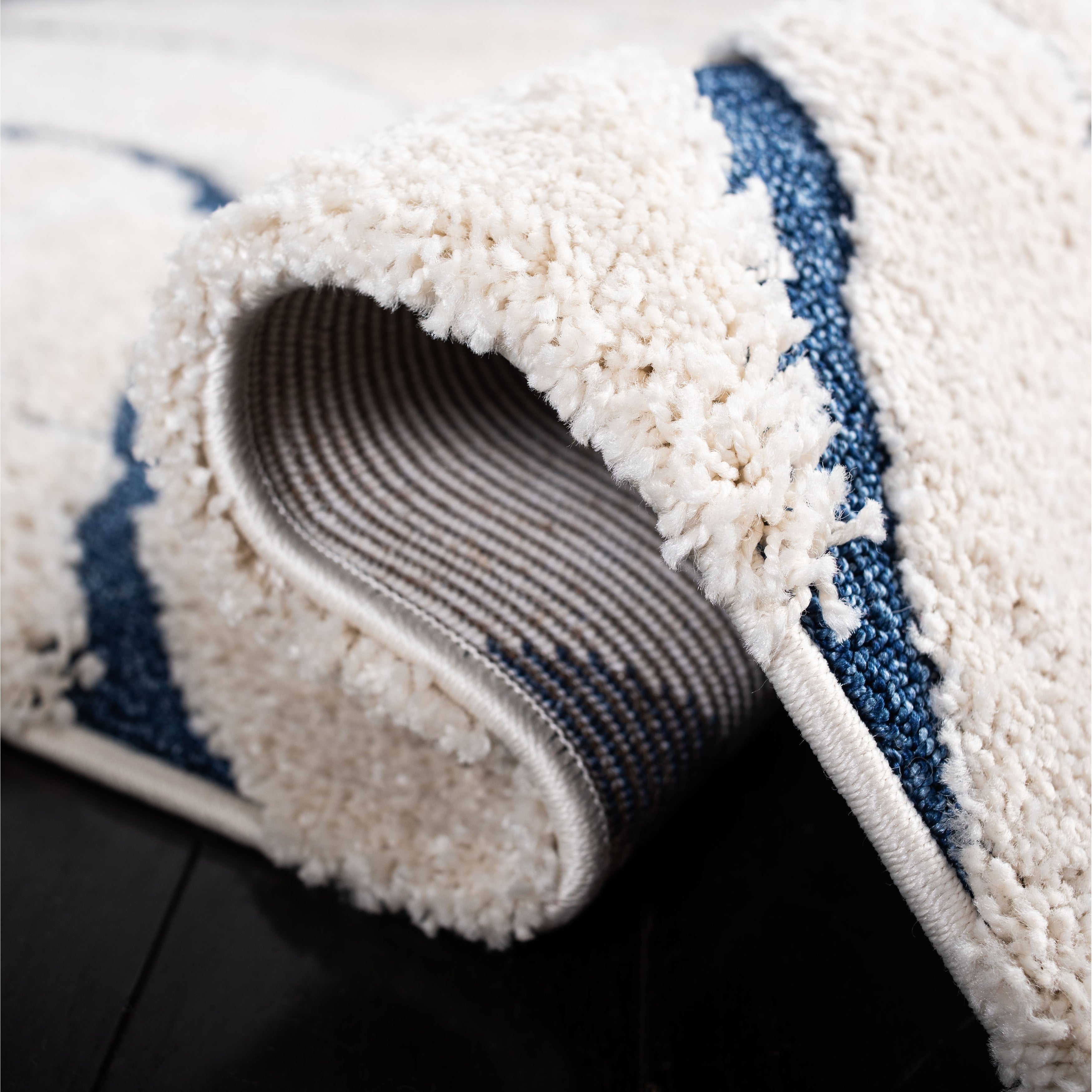 SAFAVIEH Florida Shag Staka Abstract Waves 1.2-inch Area Rug