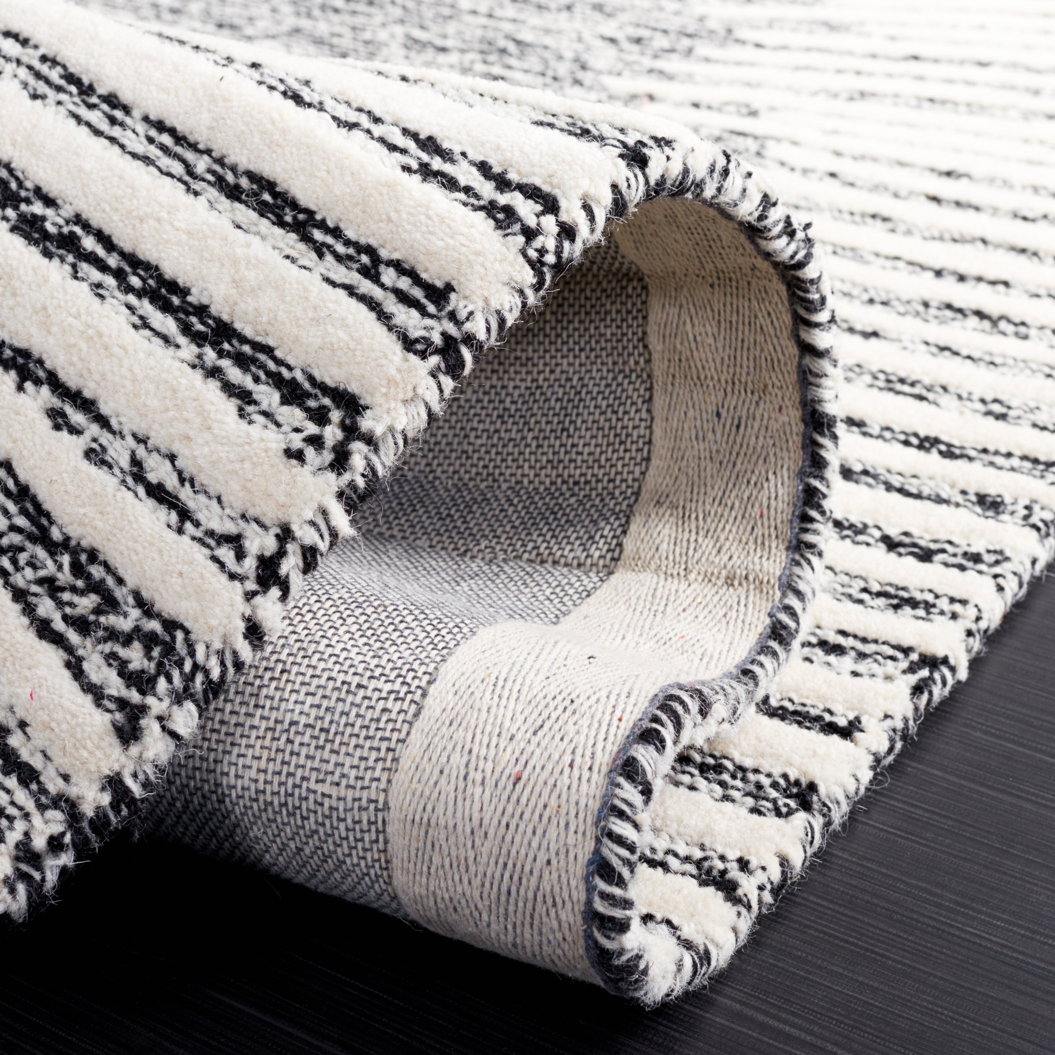 SAFAVIEH Handmade Abstract Sofoula Modern Wool Rug