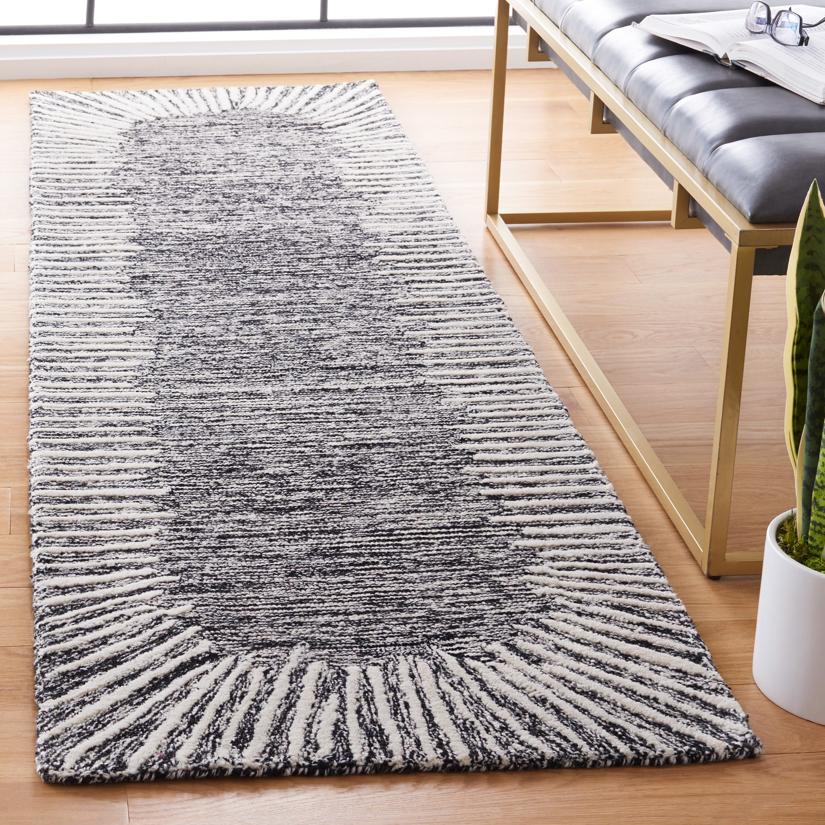 SAFAVIEH Handmade Abstract Sofoula Modern Wool Rug