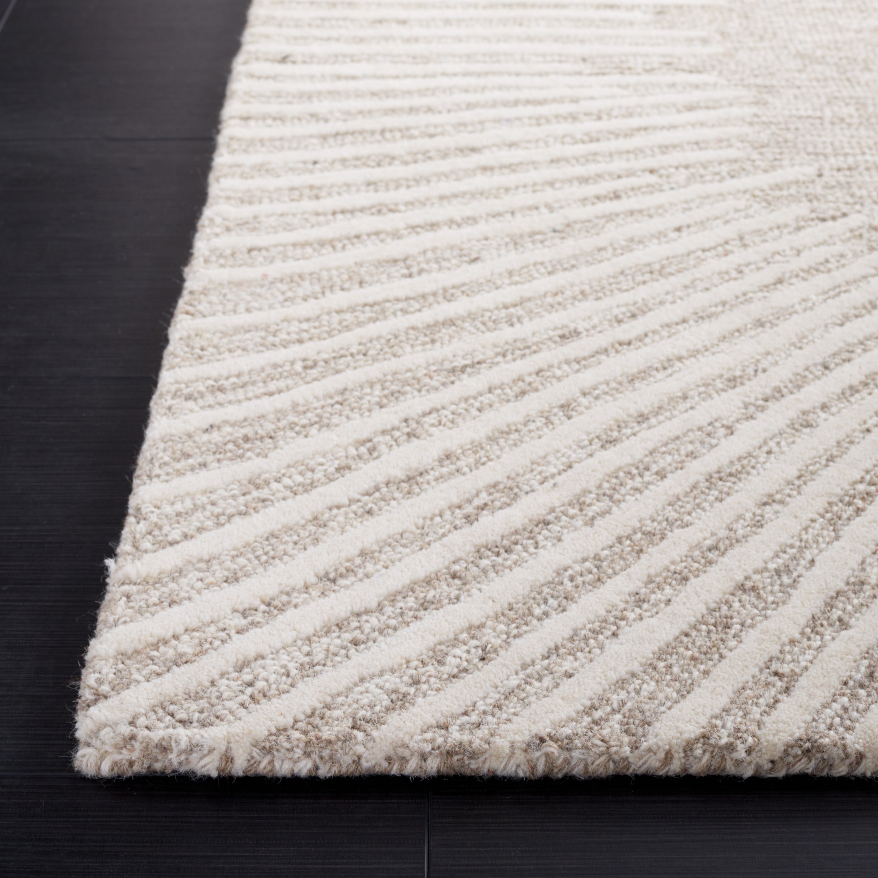 SAFAVIEH Handmade Abstract Sofoula Modern Wool Rug