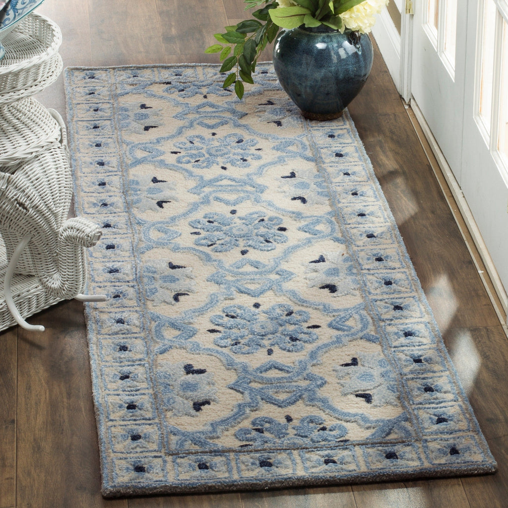 SAFAVIEH Handmade Bella Rodica Modern Floral Wool Rug