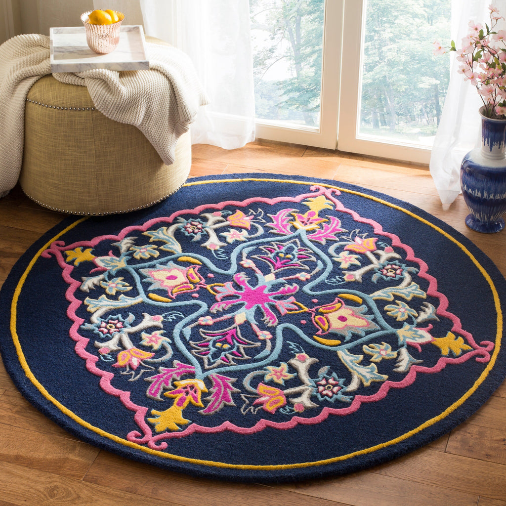 SAFAVIEH Handmade Bellagio Cailin Medallion Wool Rug