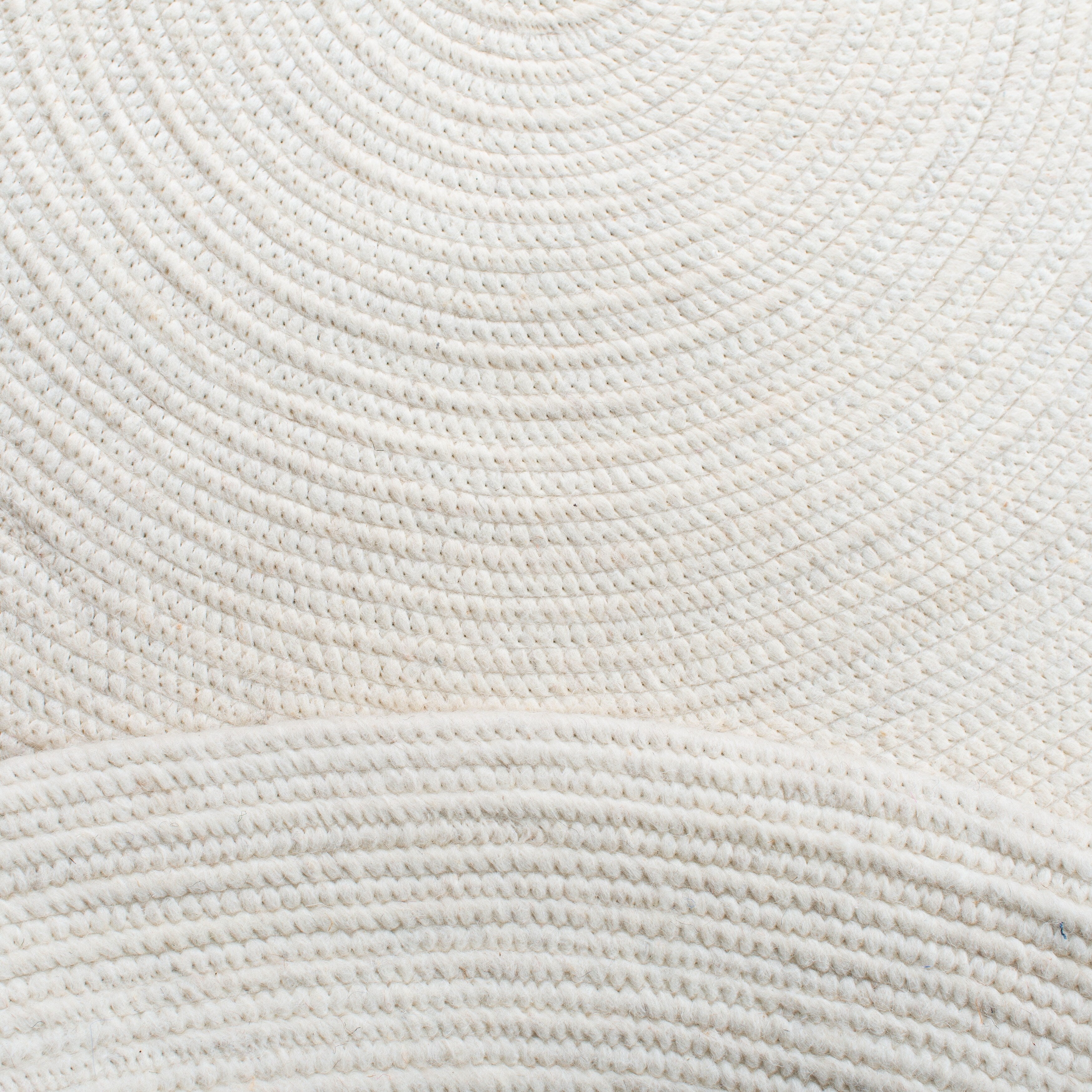 SAFAVIEH Handmade Braided Hande Country Wool Rug