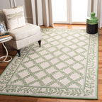 SAFAVIEH Handmade Chelsea Sunstripe Trellis French Country Wool Rug