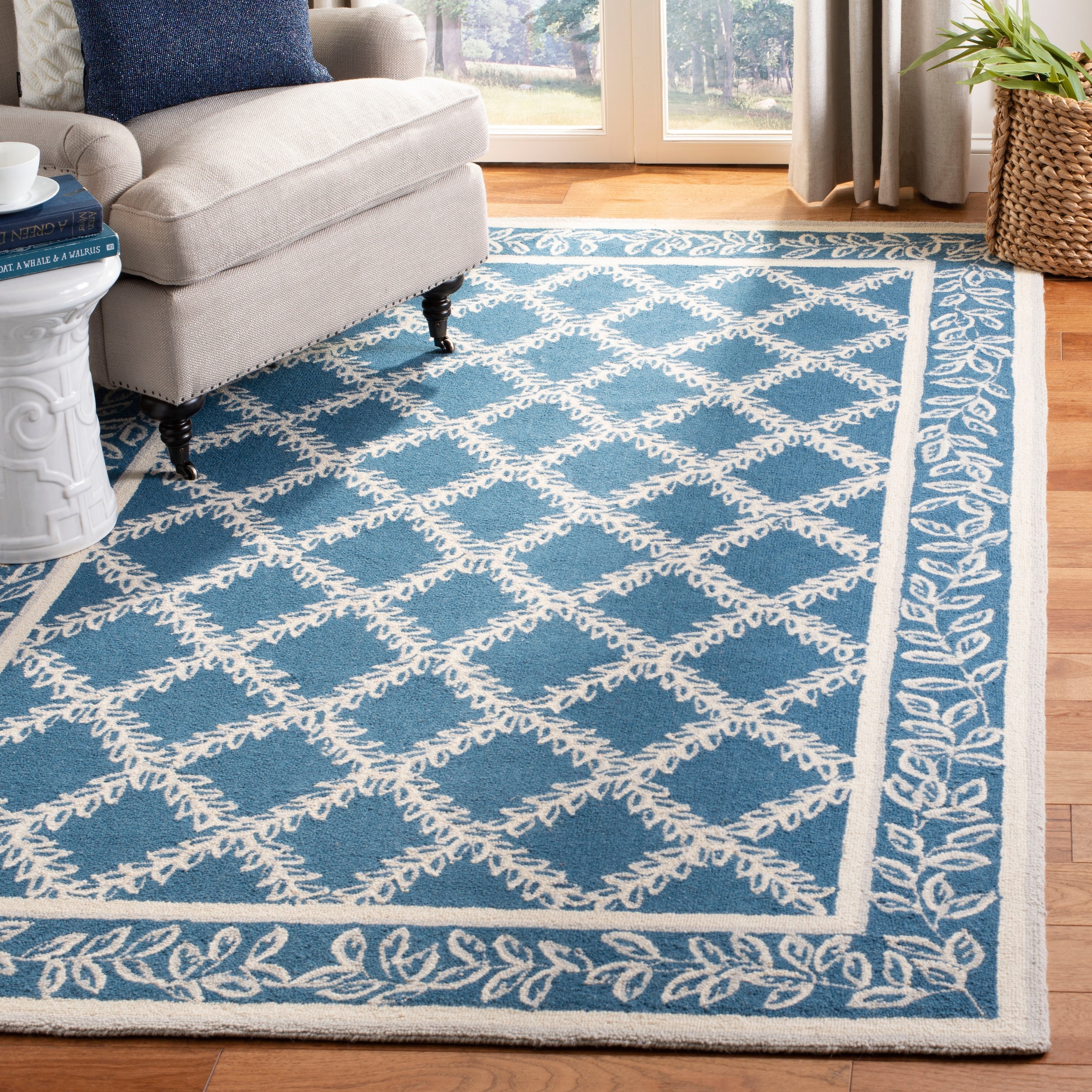 SAFAVIEH Handmade Chelsea Sunstripe Trellis French Country Wool Rug