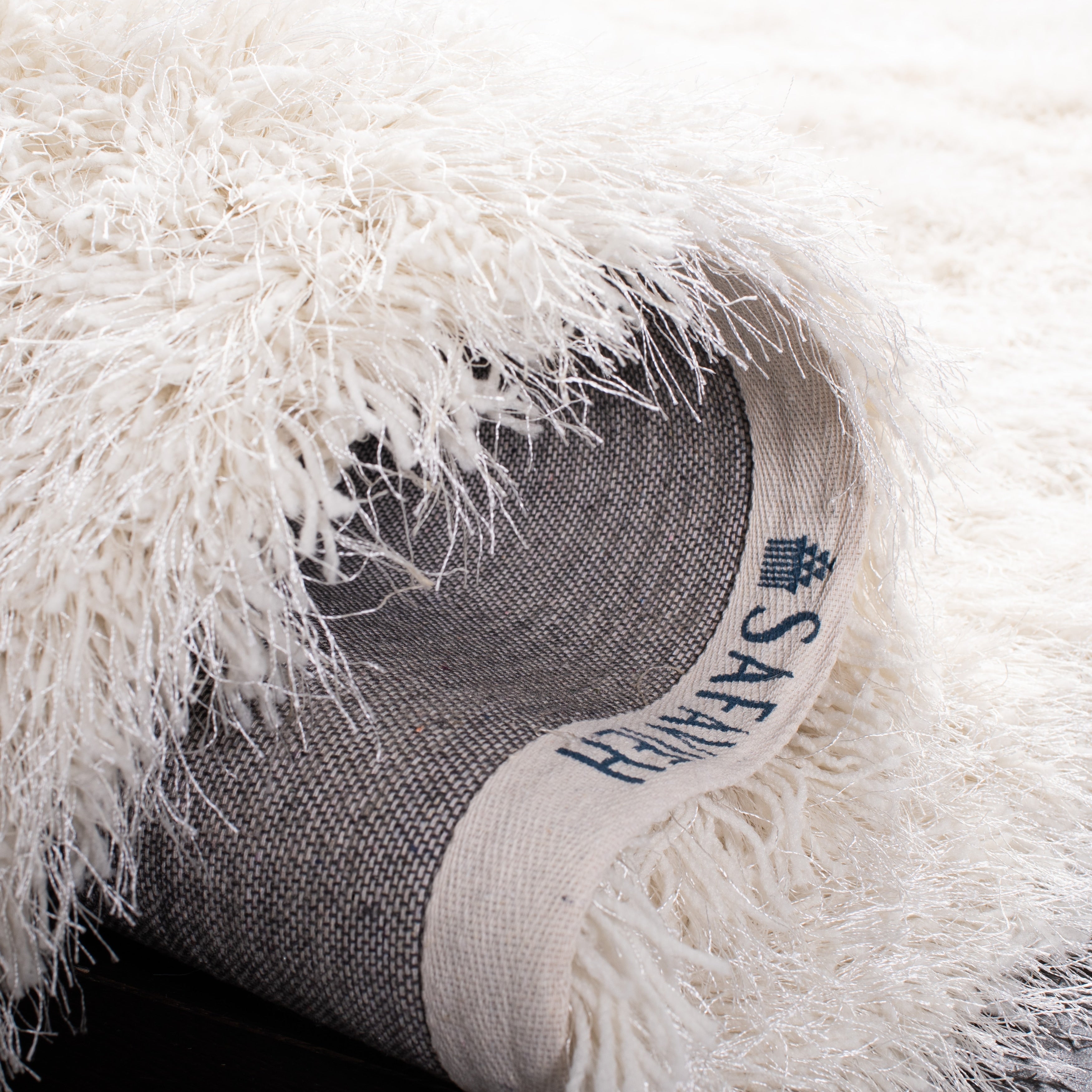 SAFAVIEH Handmade Fiona Shag Djenka 3-inch Thick Rug