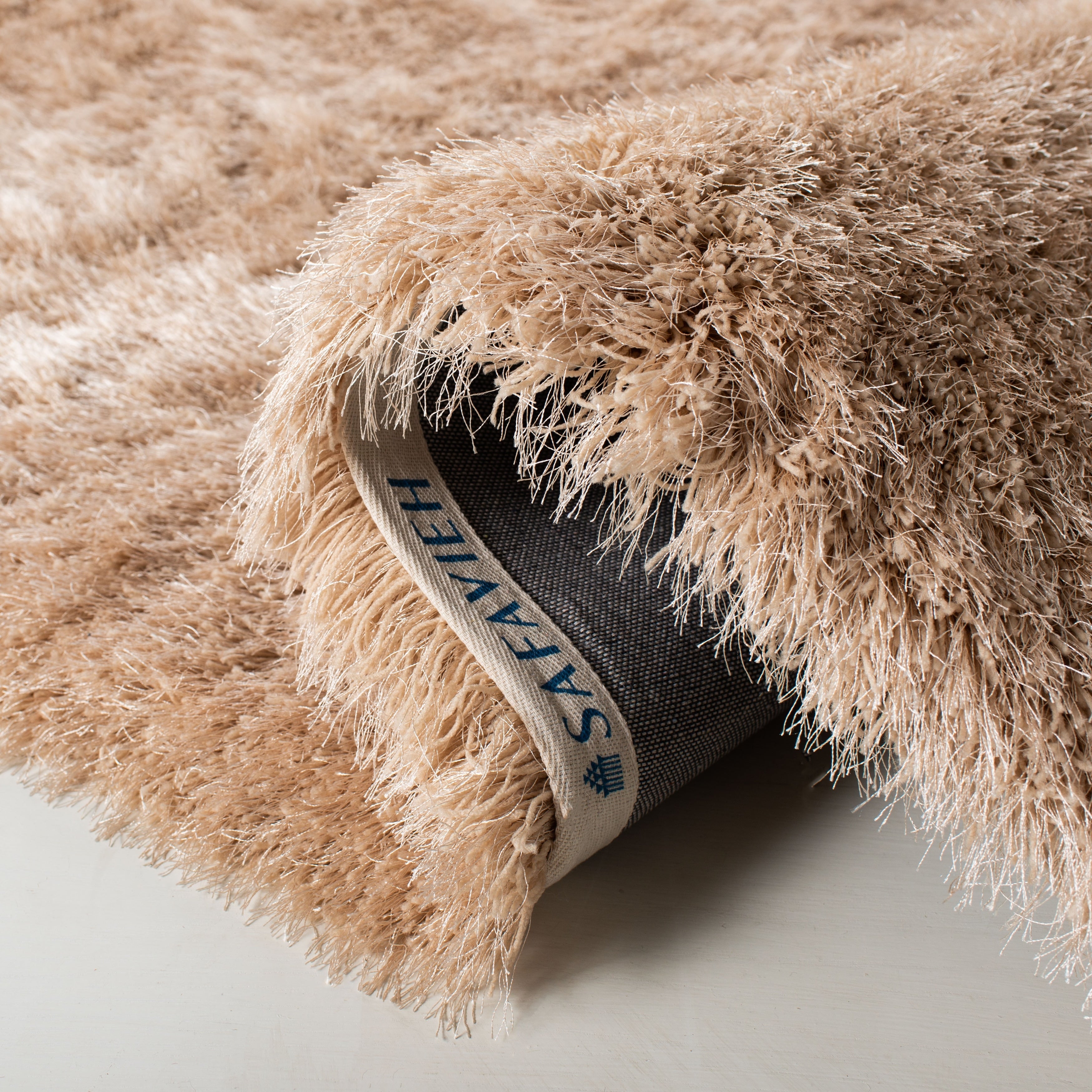 SAFAVIEH Handmade Fiona Shag Djenka 3-inch Thick Rug