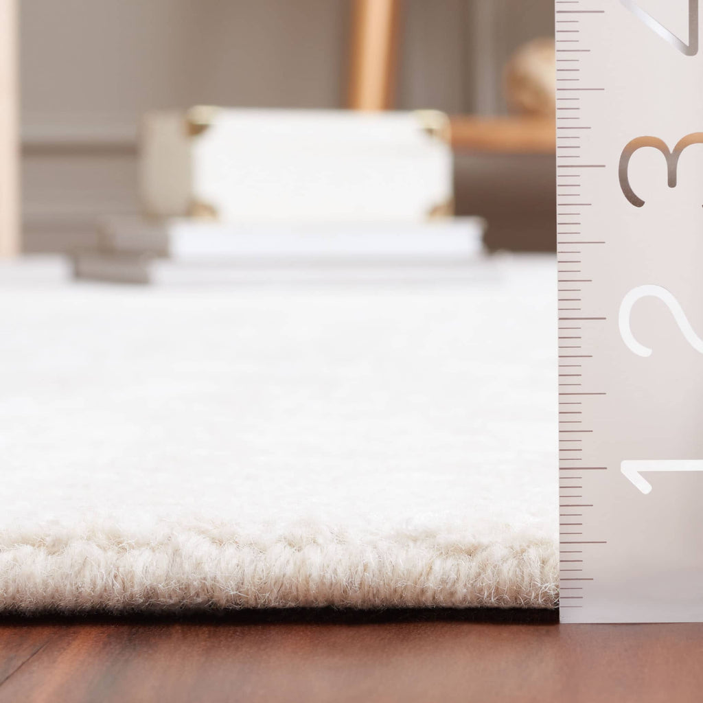 SAFAVIEH Handmade Glamour Ostilia Chevron Viscose Rug