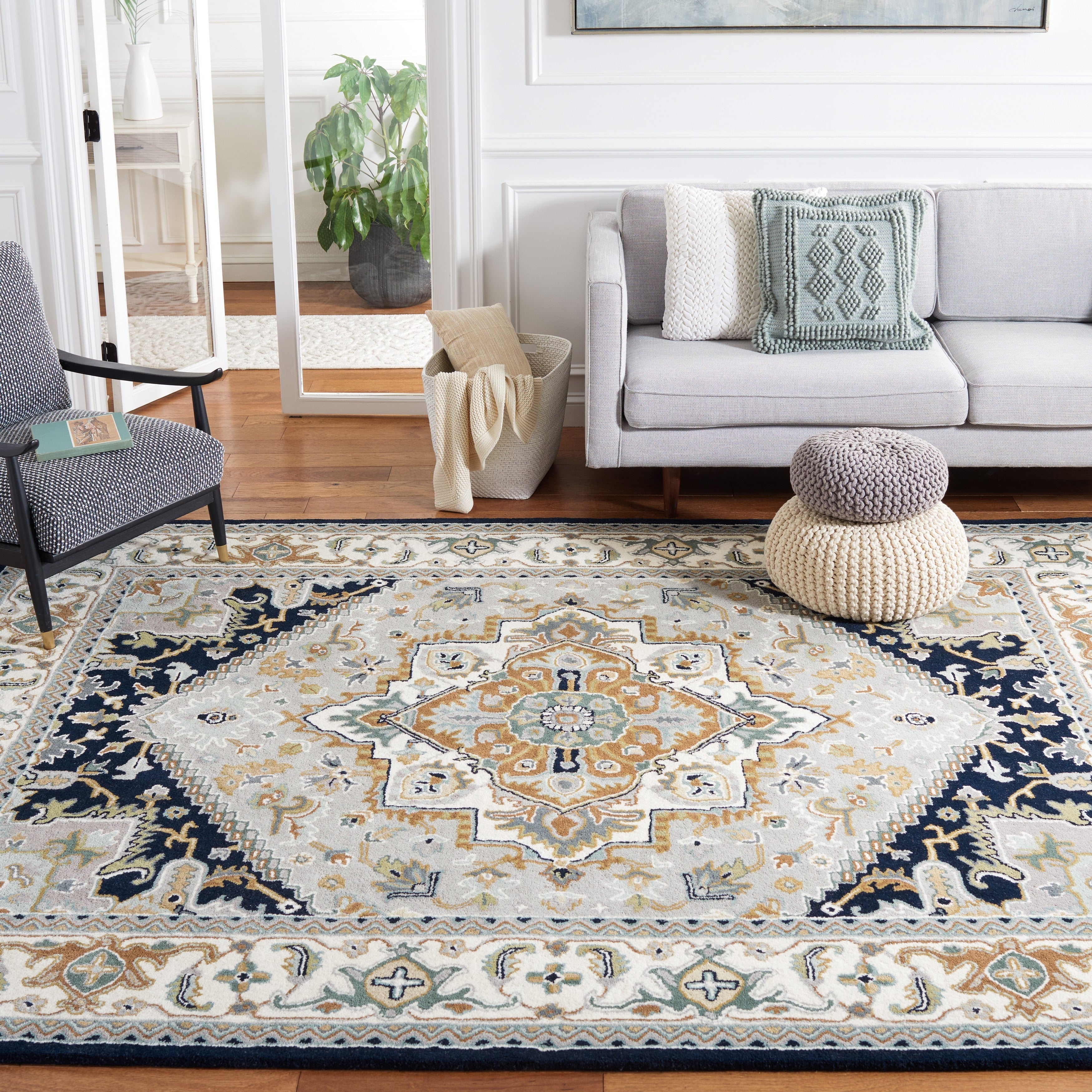 SAFAVIEH Handmade Heritage Carrol Traditional Oriental Wool Rug