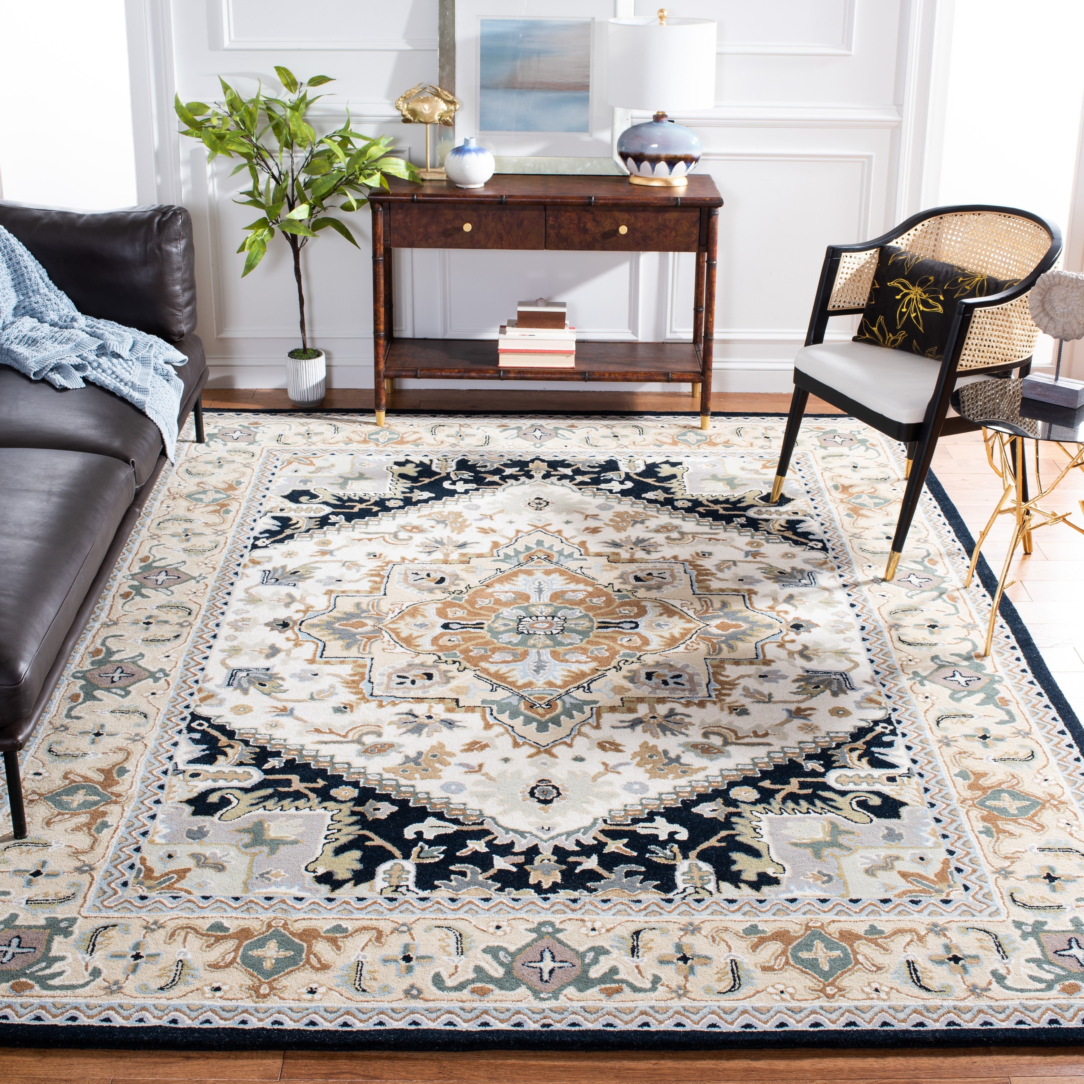 SAFAVIEH Handmade Heritage Carrol Traditional Oriental Wool Rug