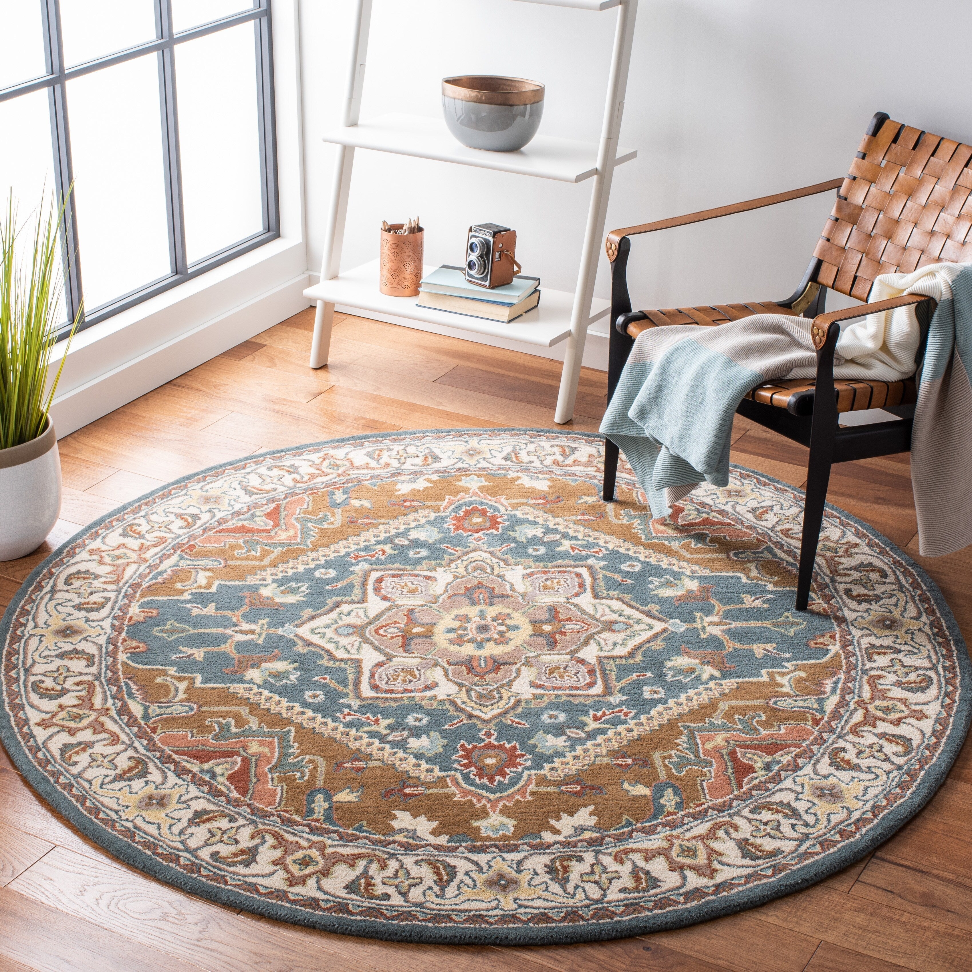 SAFAVIEH Handmade Heritage Carrol Traditional Oriental Wool Rug