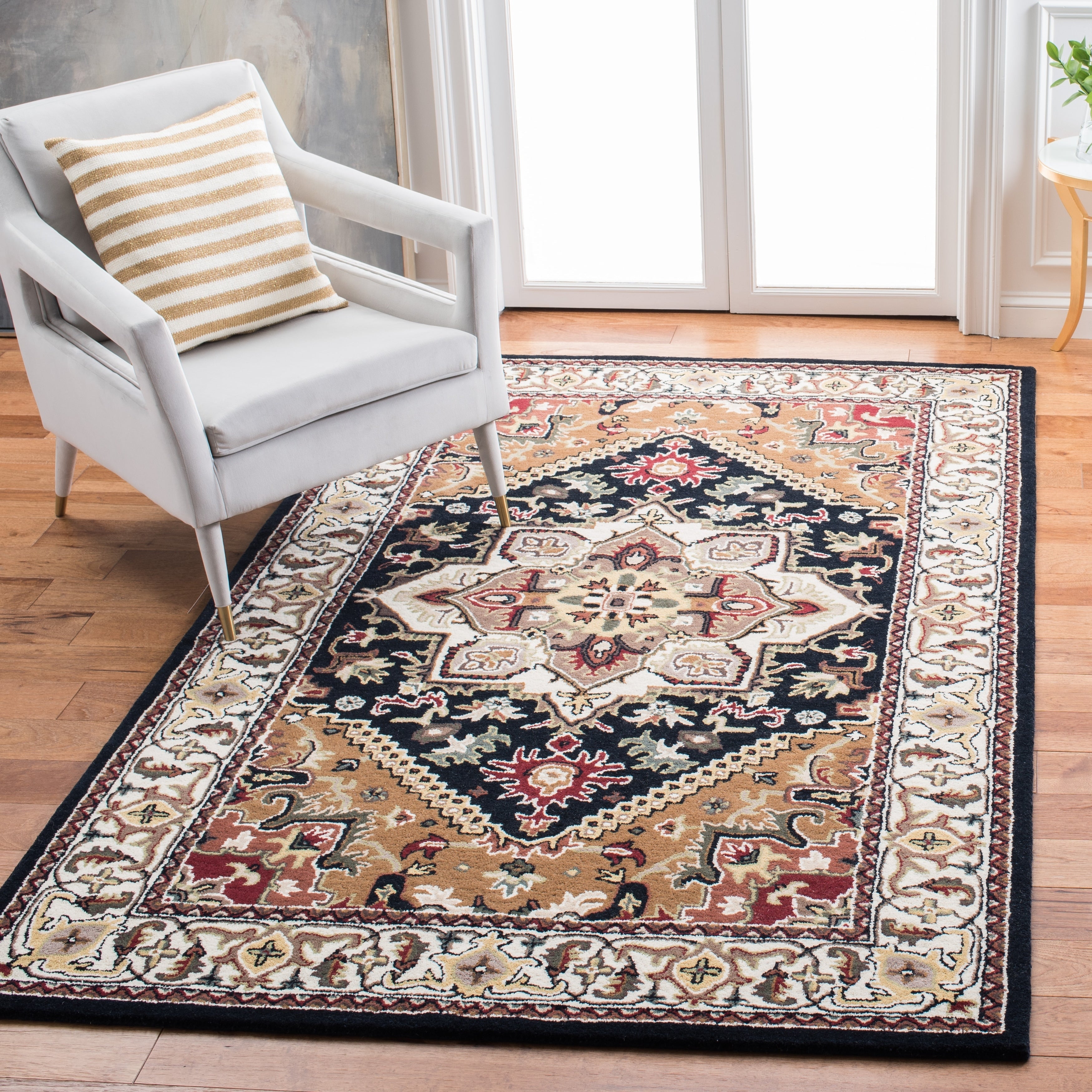 SAFAVIEH Handmade Heritage Carrol Traditional Oriental Wool Rug