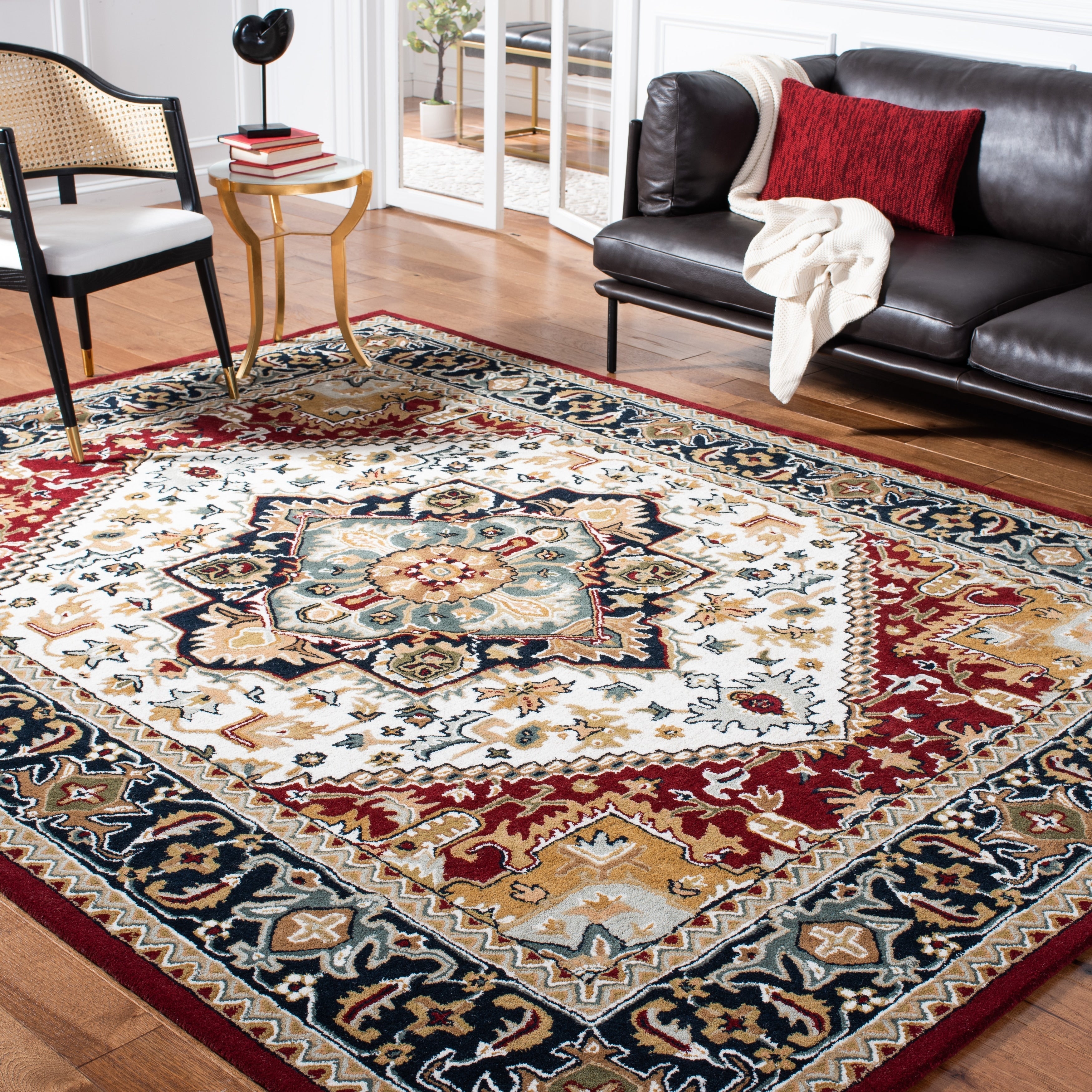 SAFAVIEH Handmade Heritage Carrol Traditional Oriental Wool Rug
