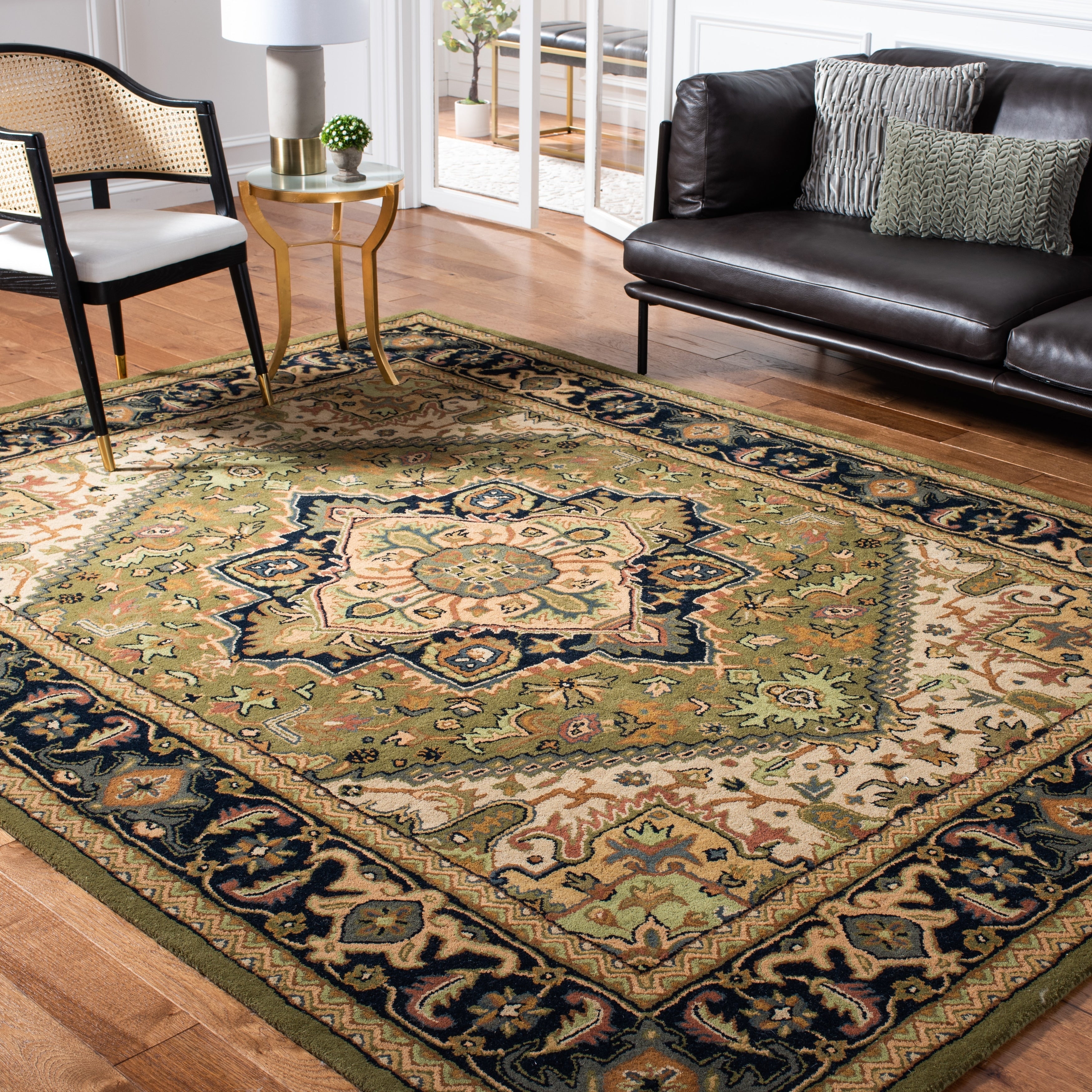 SAFAVIEH Handmade Heritage Carrol Traditional Oriental Wool Rug