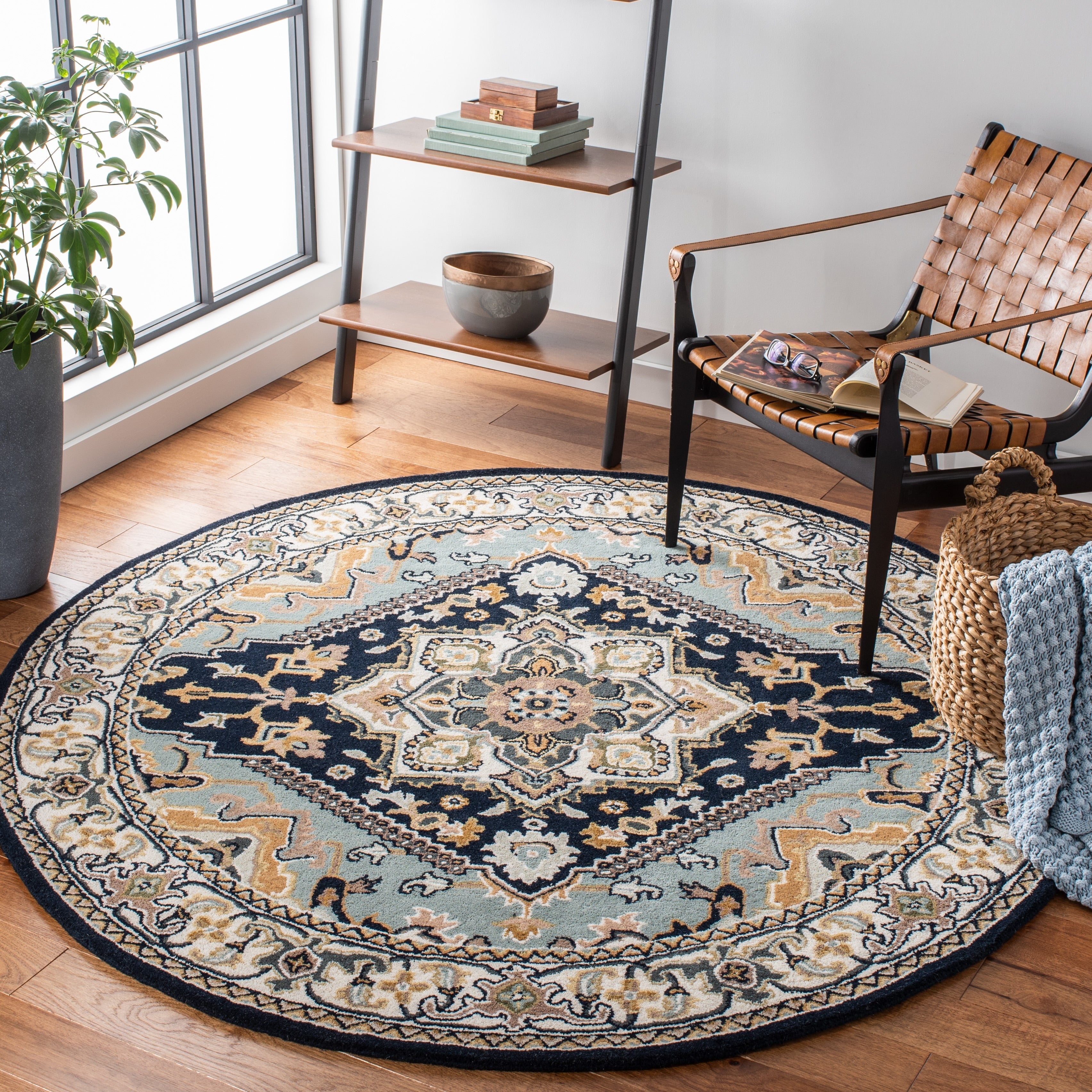 SAFAVIEH Handmade Heritage Carrol Traditional Oriental Wool Rug