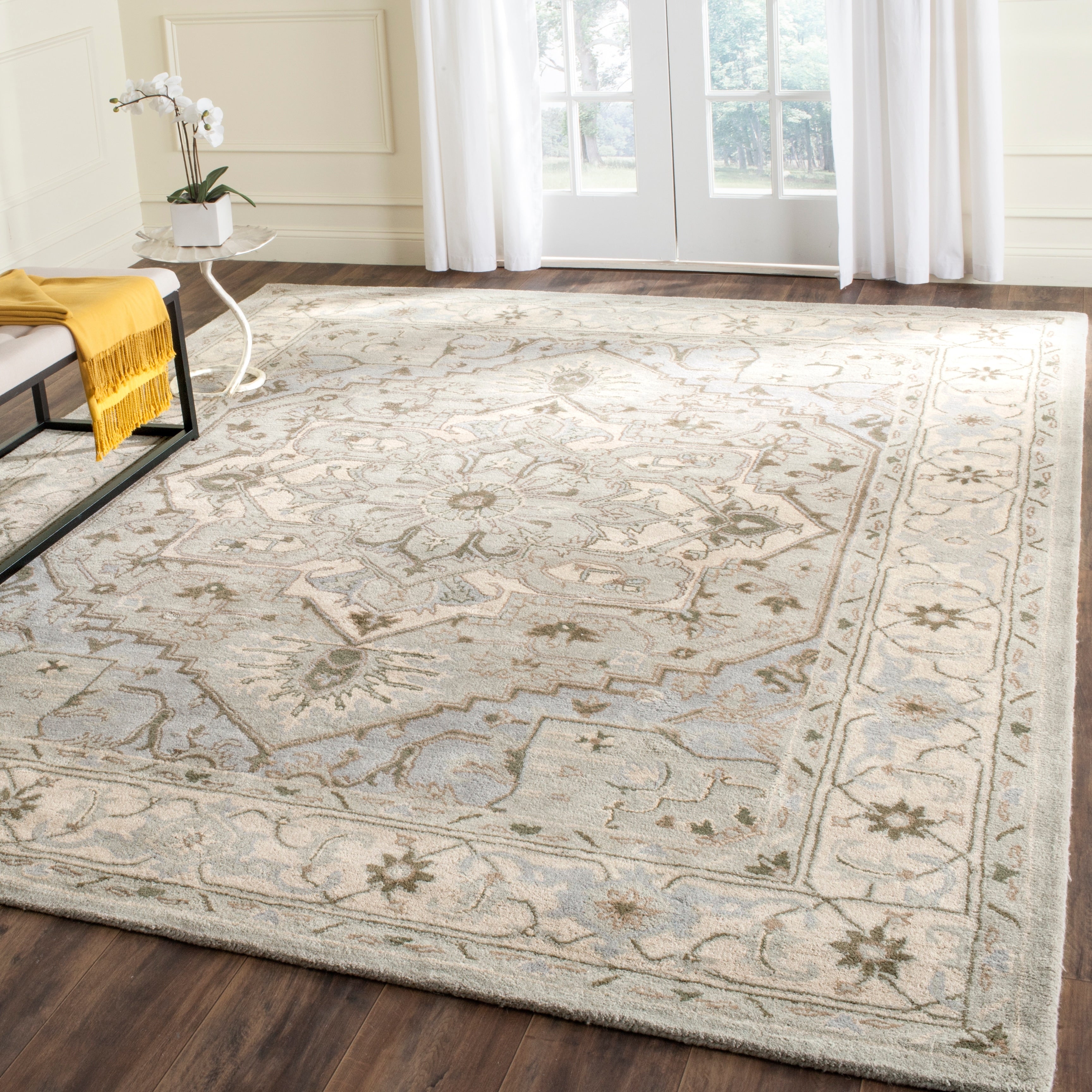SAFAVIEH Handmade Heritage Floating Dahlia Traditional Oriental Wool Rug