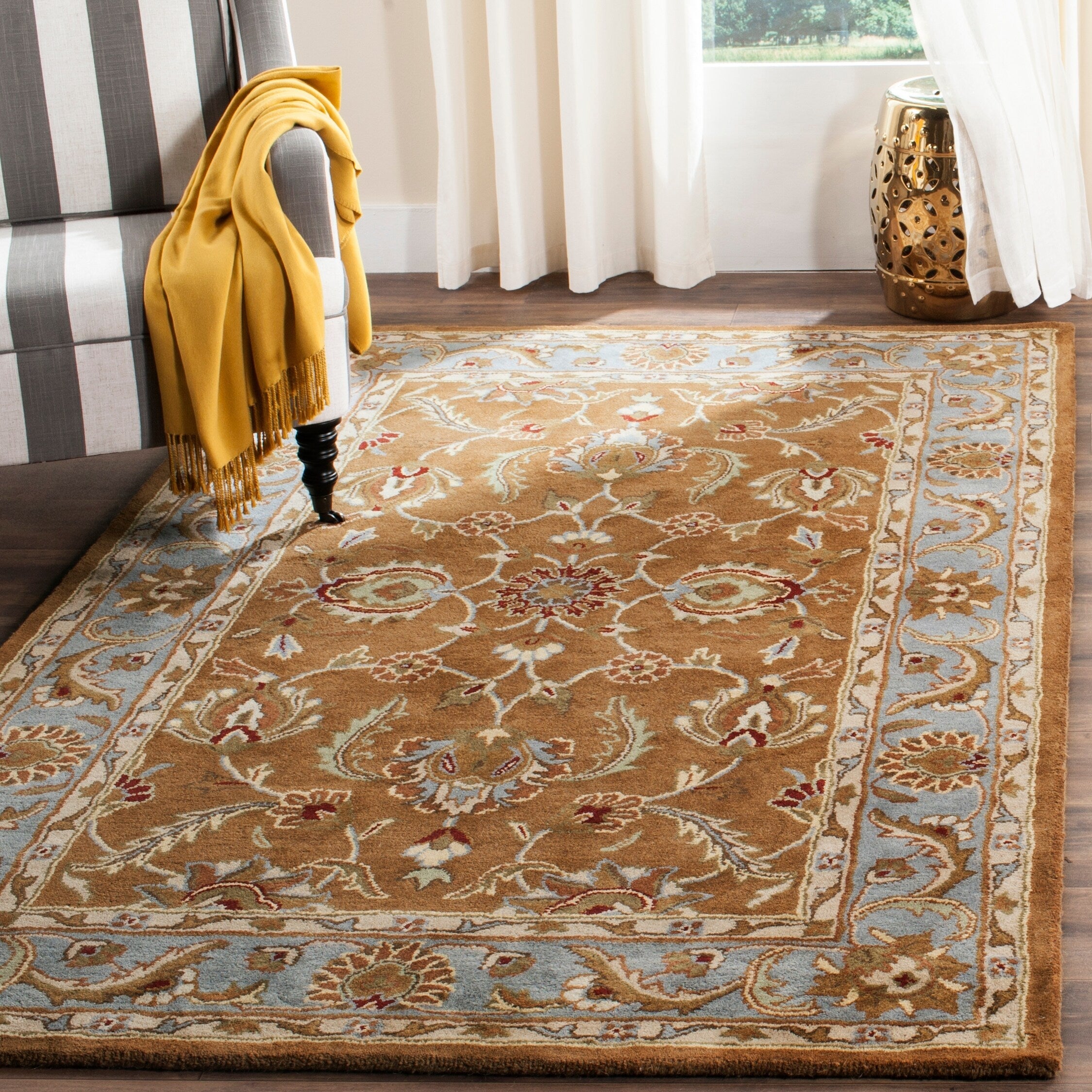SAFAVIEH Handmade Heritage Full Bloom Traditional Oriental Wool Rug