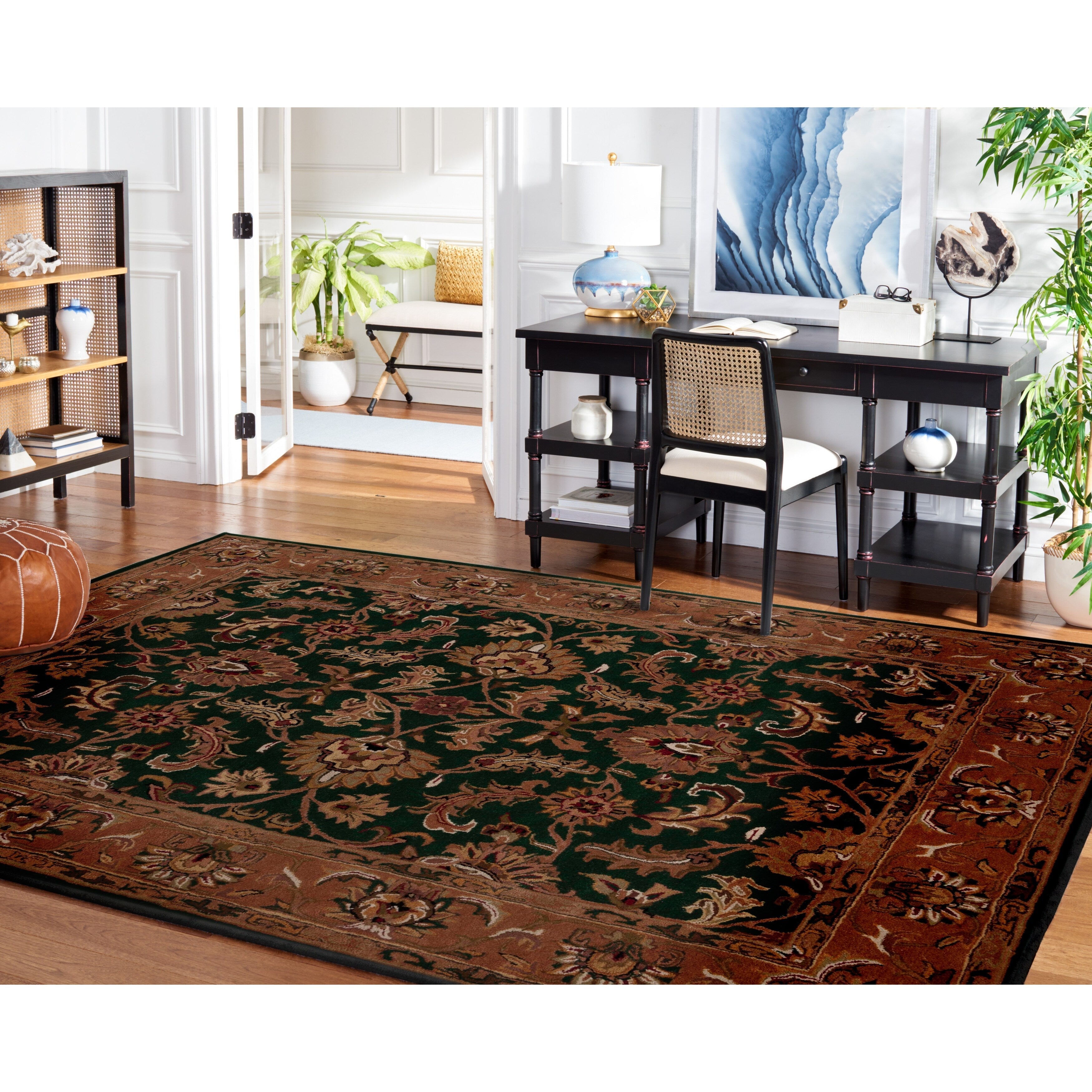SAFAVIEH Handmade Heritage Lion Traditional Oriental Wool Rug