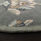 SAFAVIEH Handmade Jardin Aase Country Floral Wool Rug