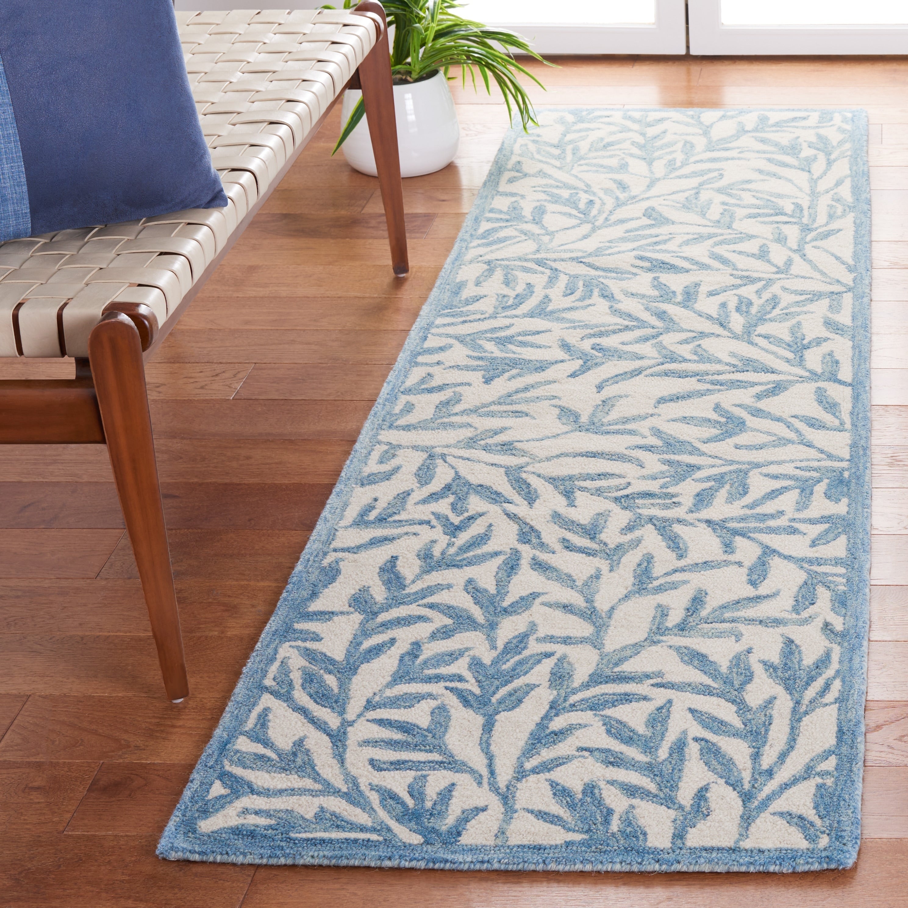SAFAVIEH Handmade Jardin Mariegret Wool Rug