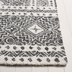 SAFAVIEH Handmade Micro-Loop Lutetia Wool Rug