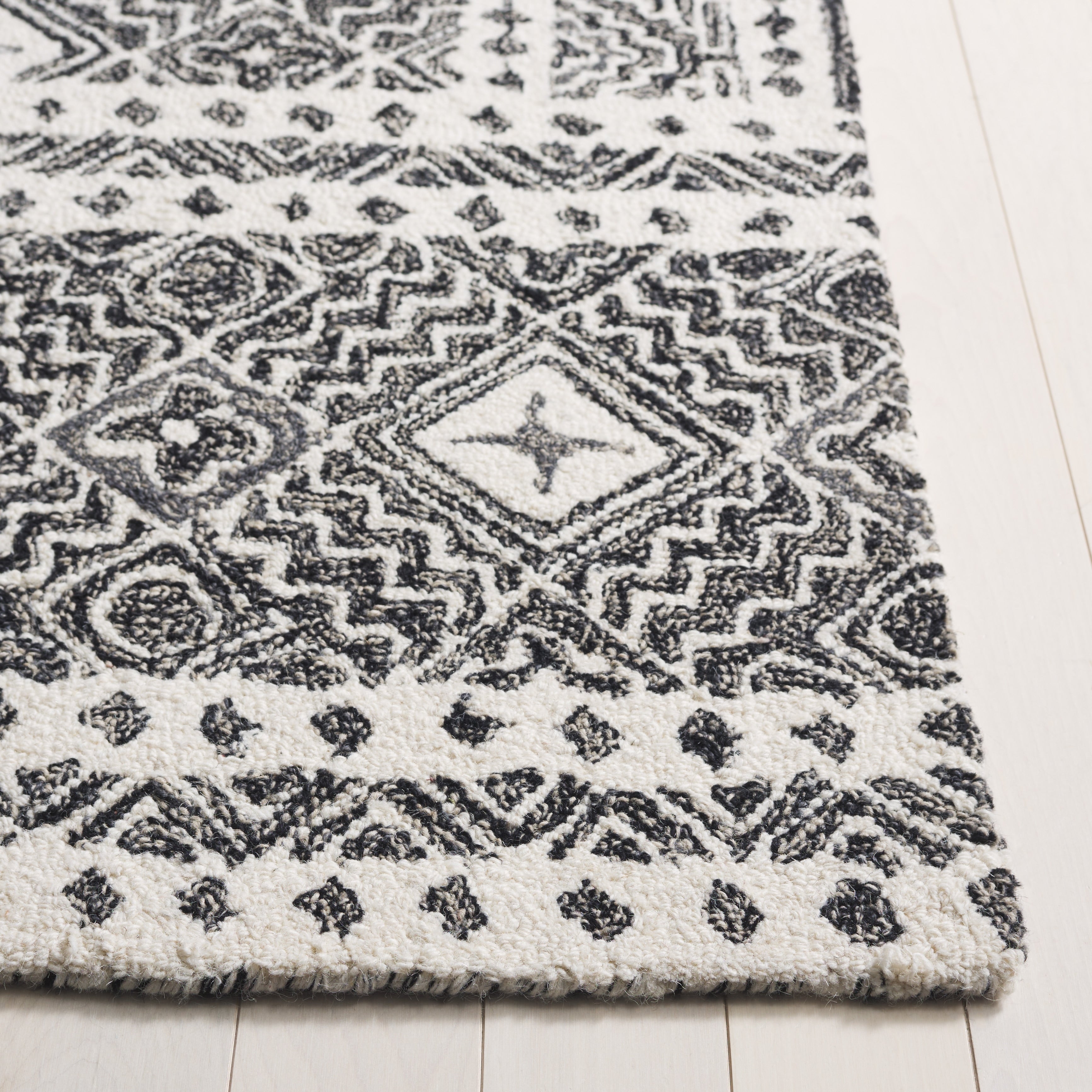 SAFAVIEH Handmade Micro-Loop Lutetia Wool Rug