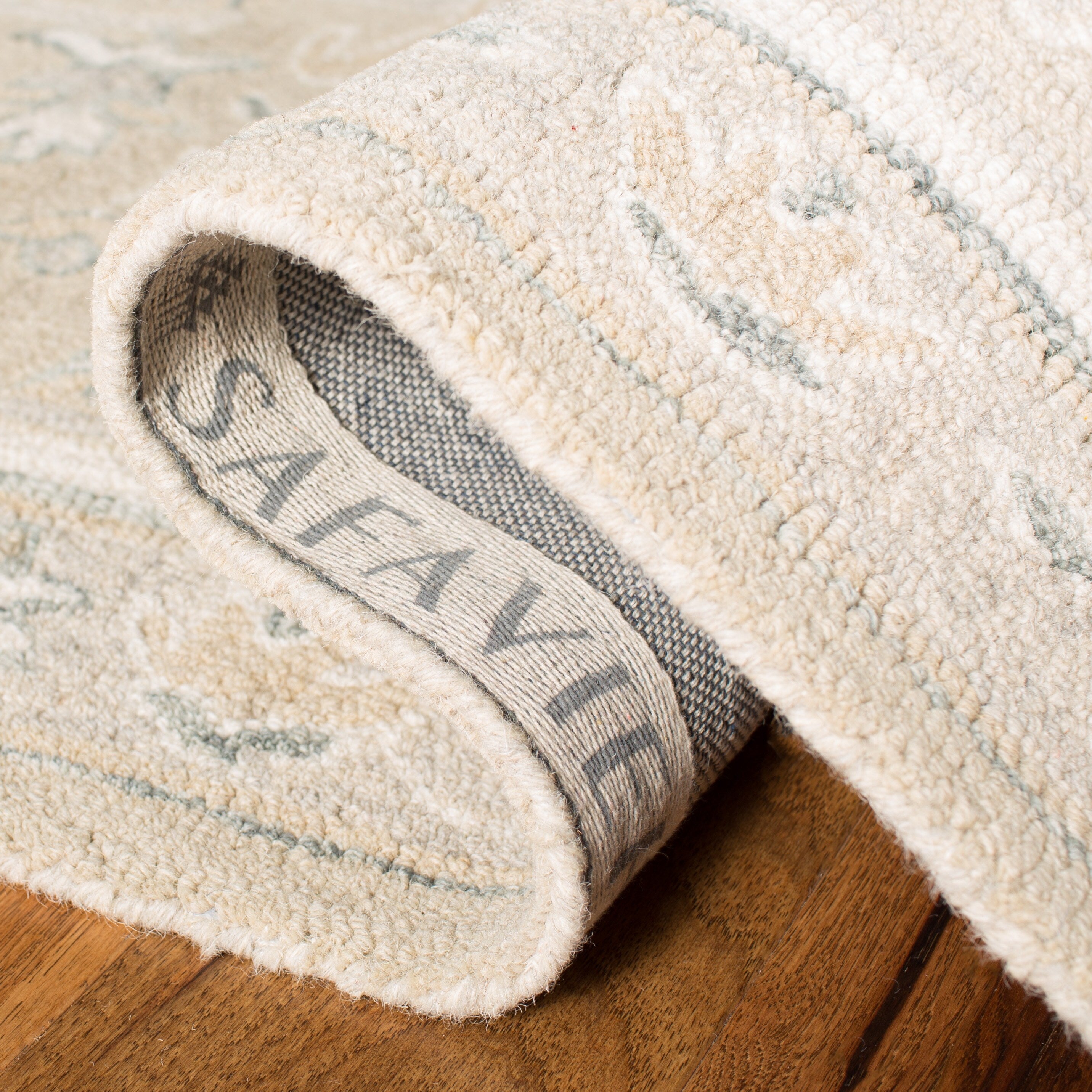 SAFAVIEH Handmade Micro-Loop Selveta Wool Rug